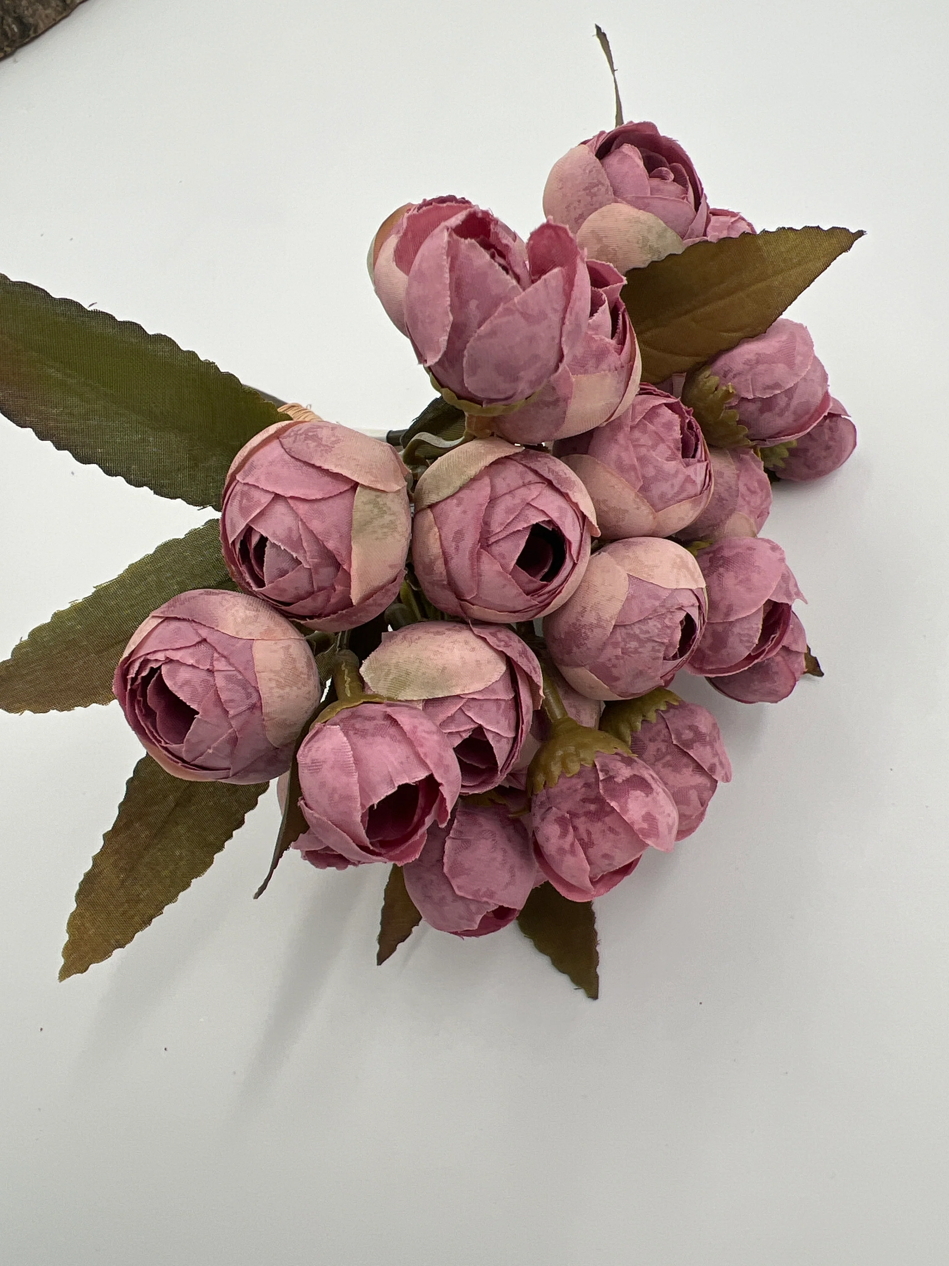 10.5 Inch Light Purple Mini Ranunculus 5 Stem Bundle - Image 2