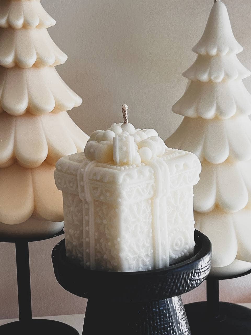 Large Christmas Candle for Holiday Gifting 4x2 3/4in - Image 2