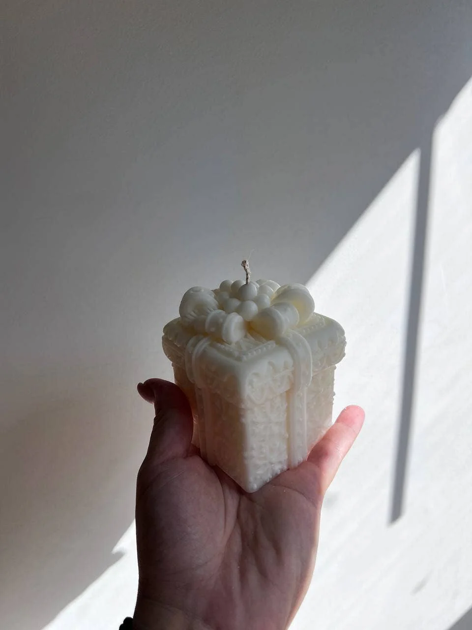Large Christmas Candle for Holiday Gifting 4x2 3/4in - Image 7