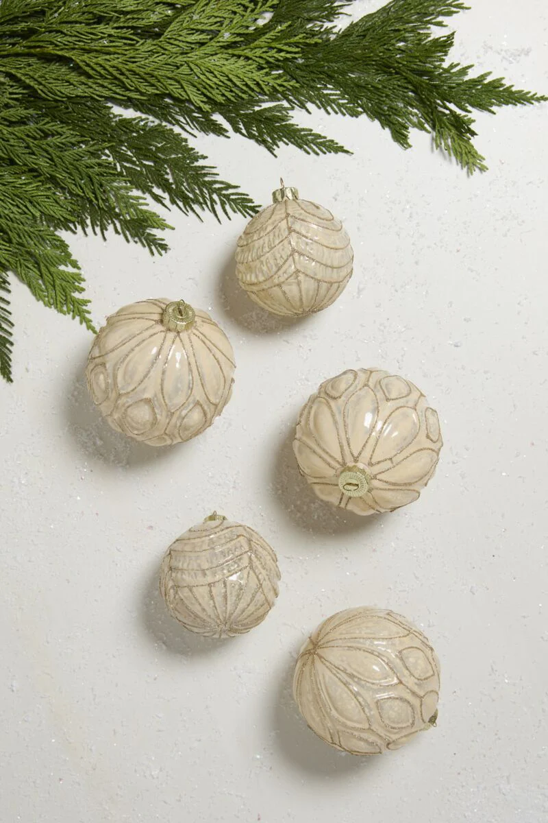 Antoinette Ornament 3.5"