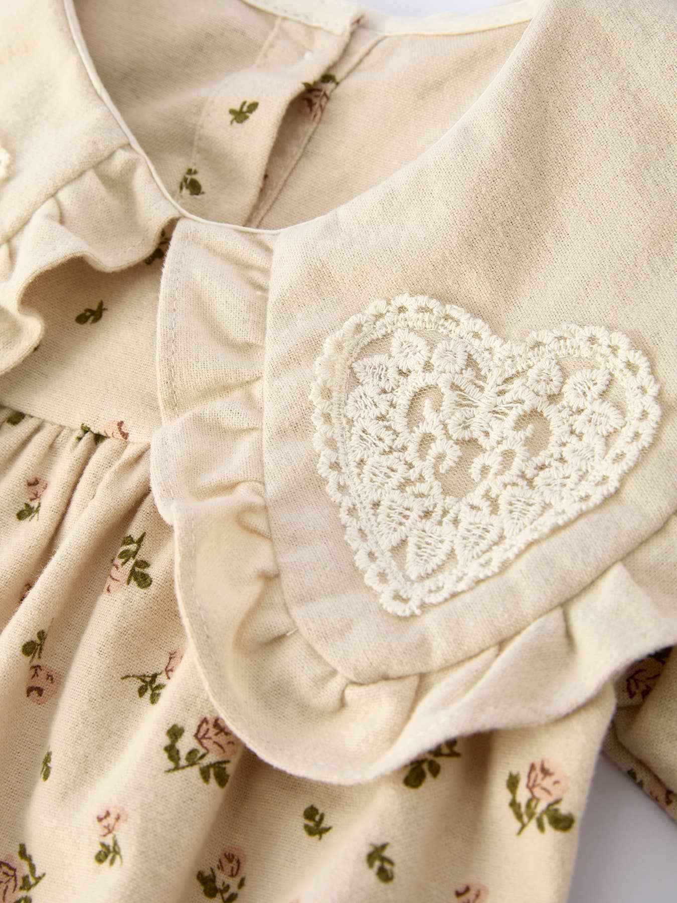 Baby Girl Long Sleeve Apricot Floral Romper with Heart Collar: 24M - Image 3