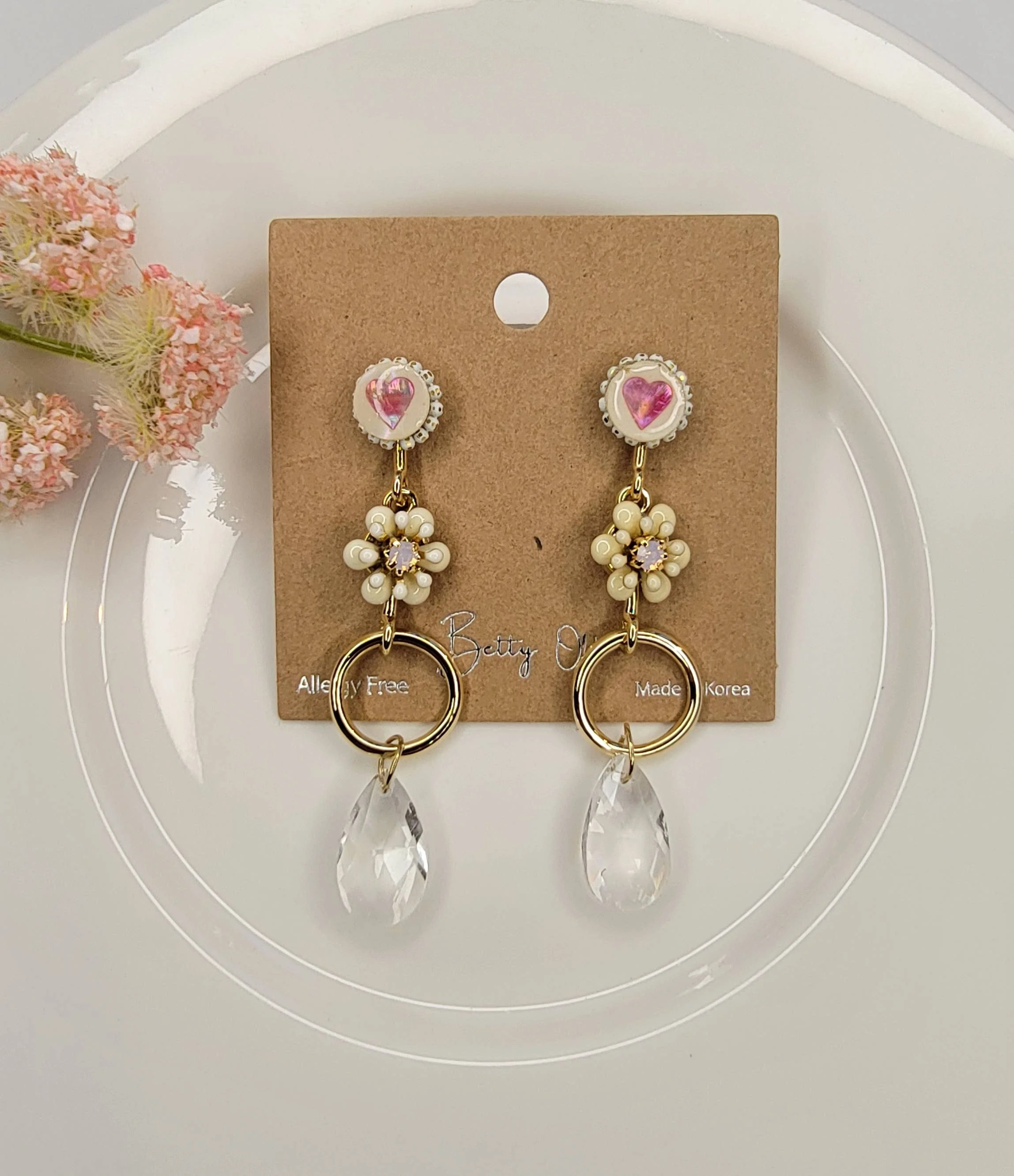 DANGLE EARRINGS.