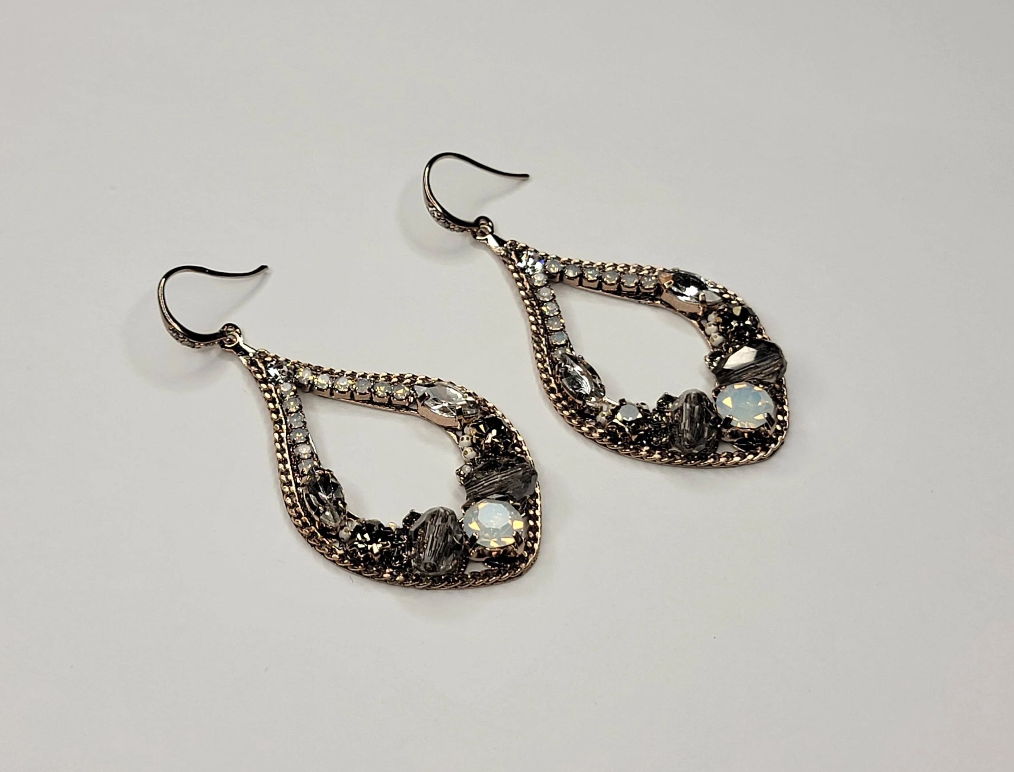 Handmade Dangle Earring-BLUE AND OPAL - Image 4