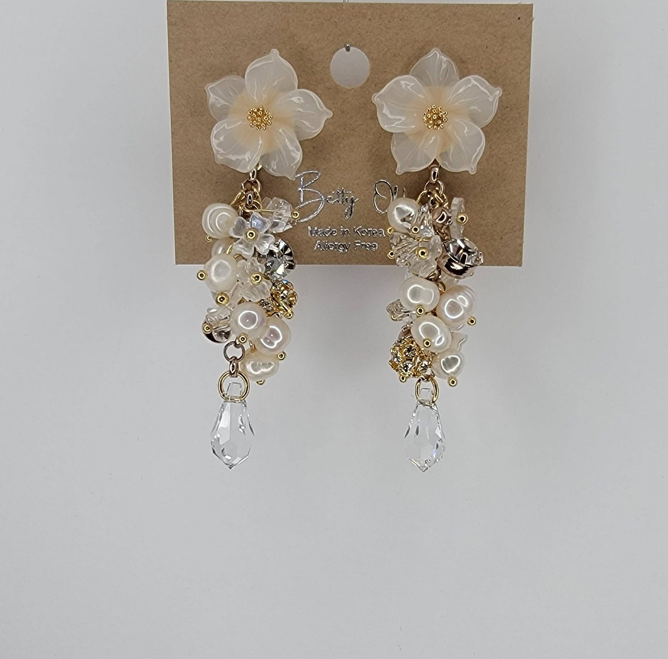 Handmade Dangle Earrings-WHITE FLOWER - Image 4