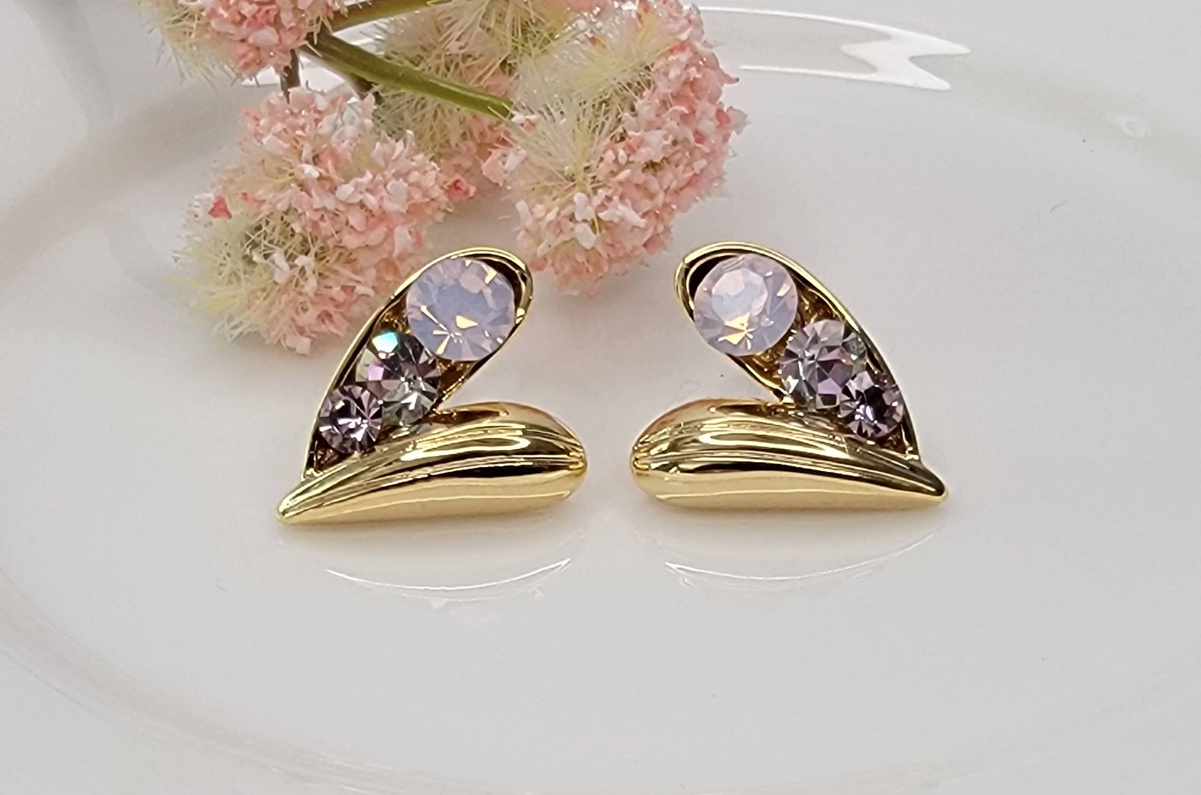 MULTI COLOR STONE HEART SHAPE POST EARRINGS. - Image 6