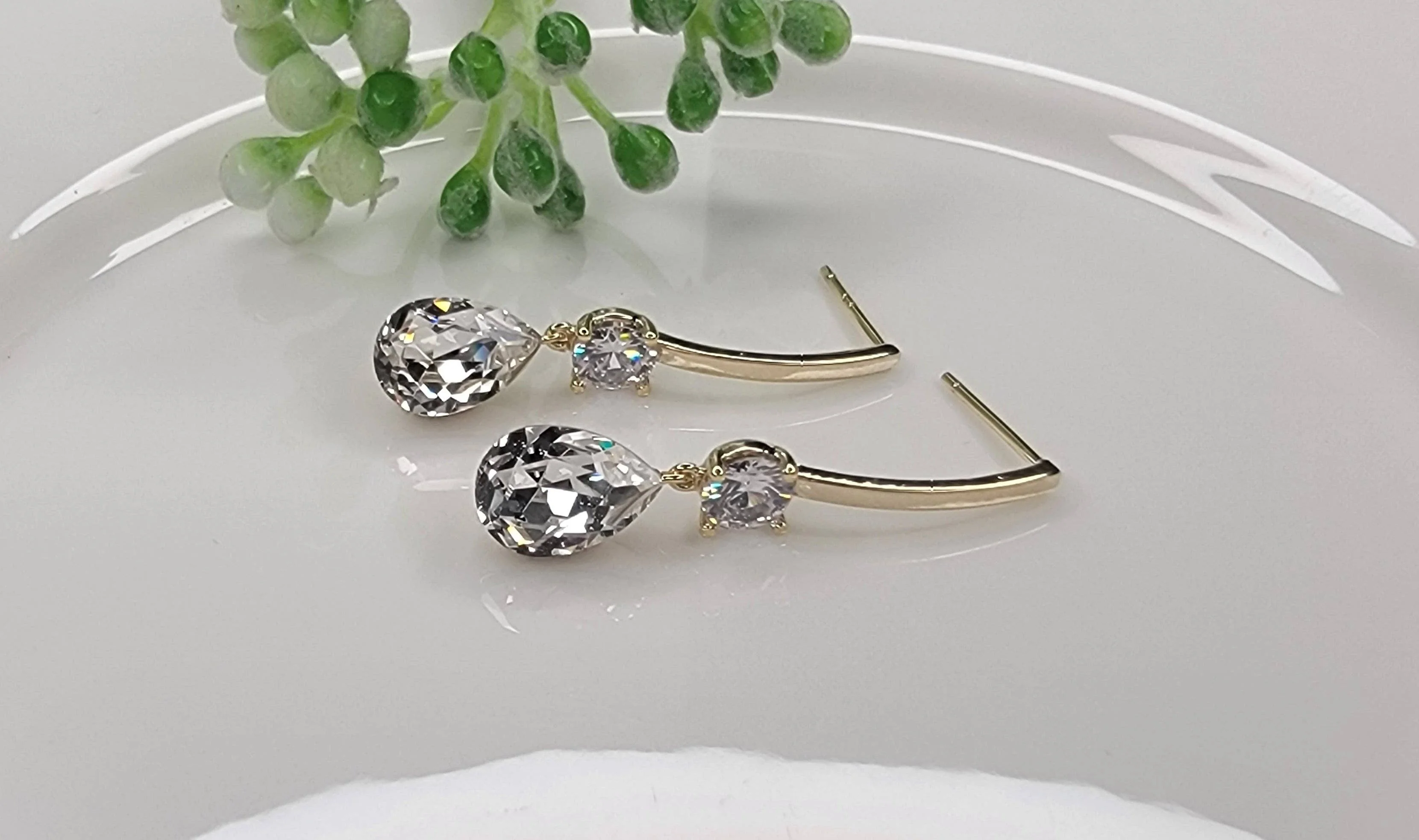 Swarovski Elements Dangle Earring - Image 6