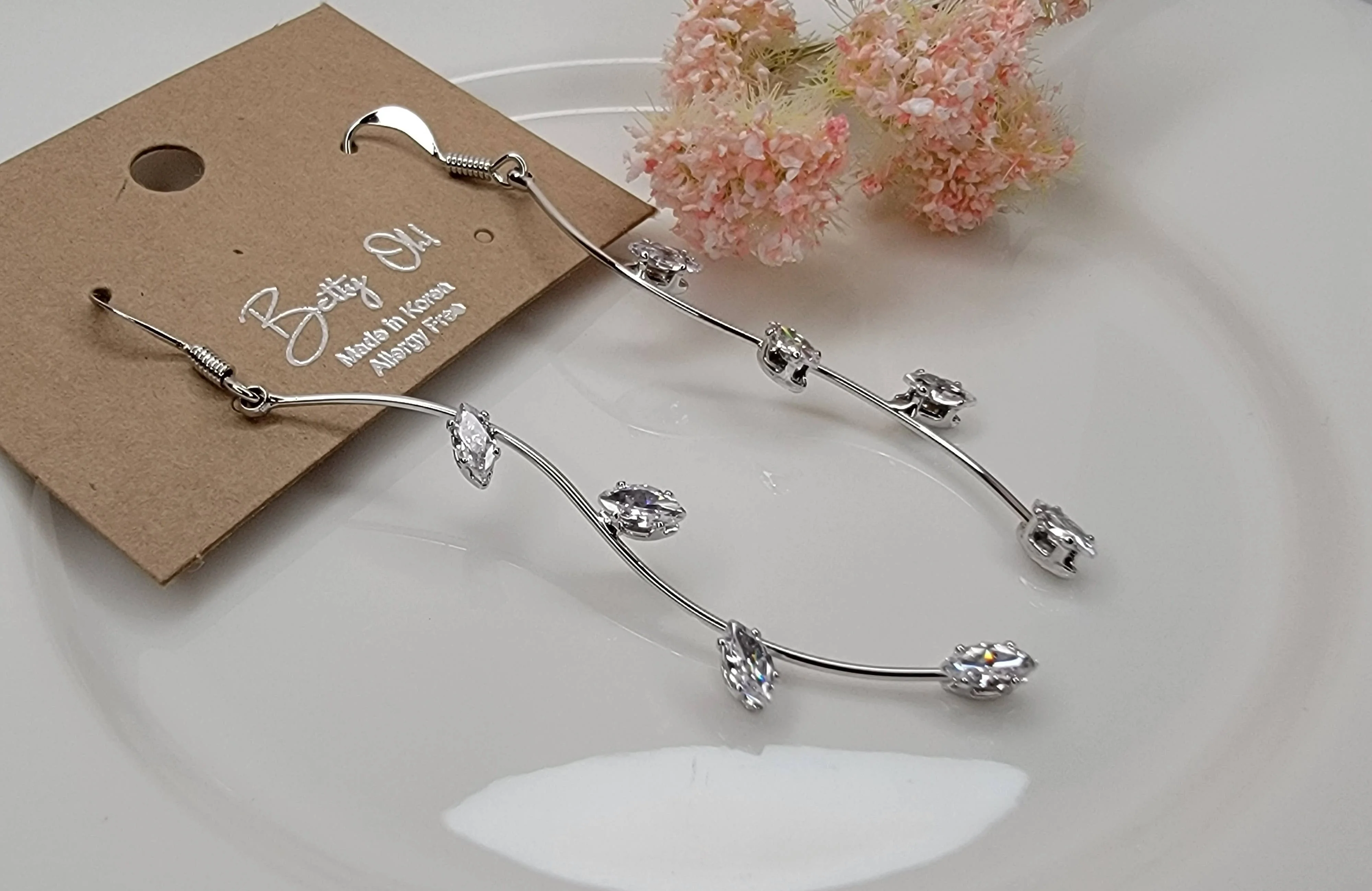 VINE SHAPE DANGLE EARRINGS - Image 4