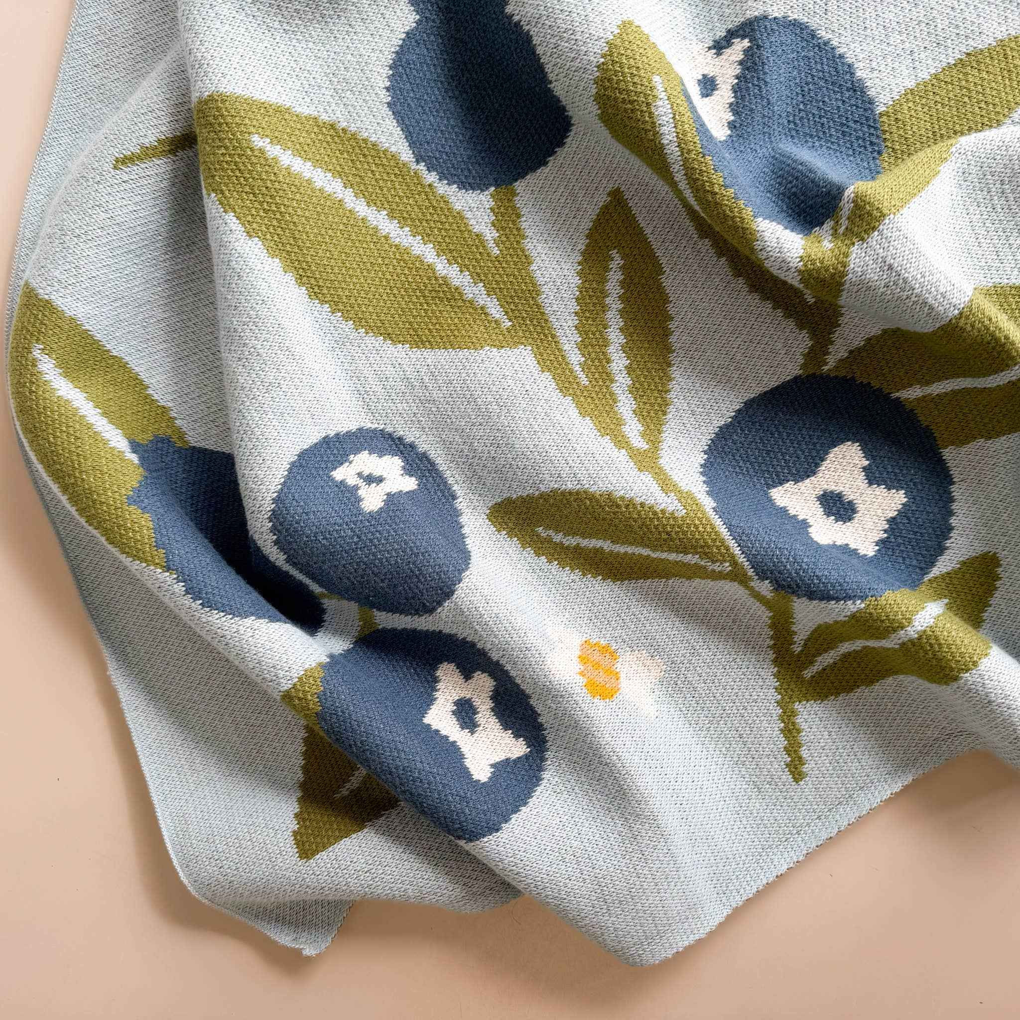 Blanket Blueberry Bear Bee Organic Cotton - Image 4