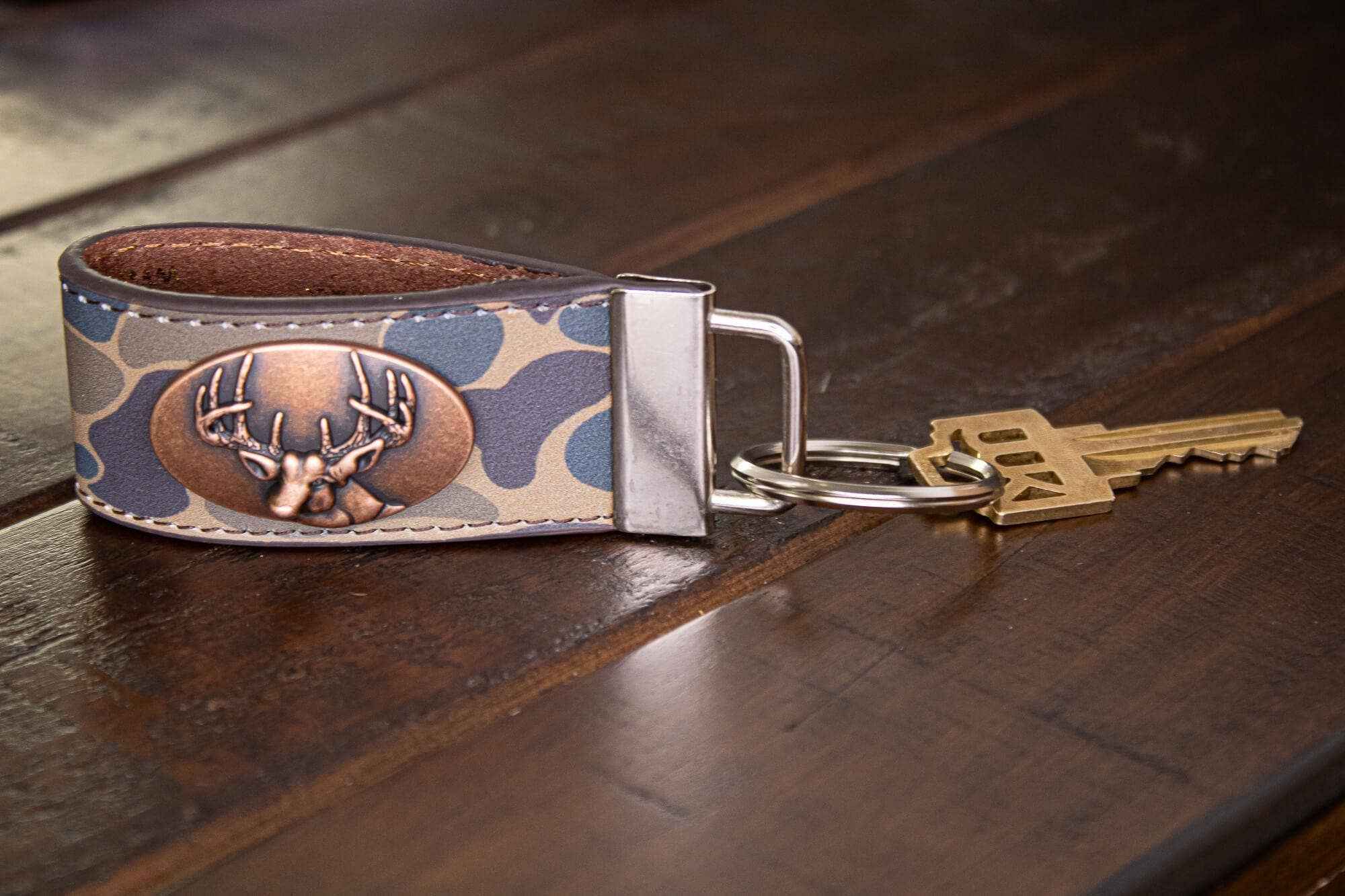 Buck Hunting Camo Leather Loop Keychain.: Brown/Tan Camo - Image 3