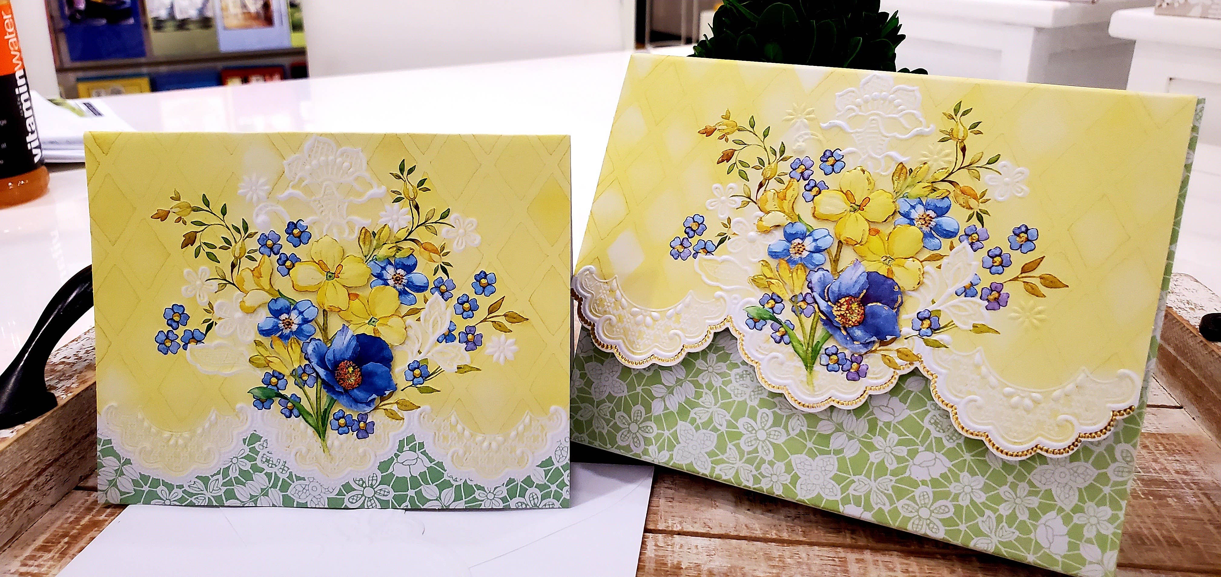 Sunny Bouquet Embossed Die-cut Boxed Portfolio Note Card