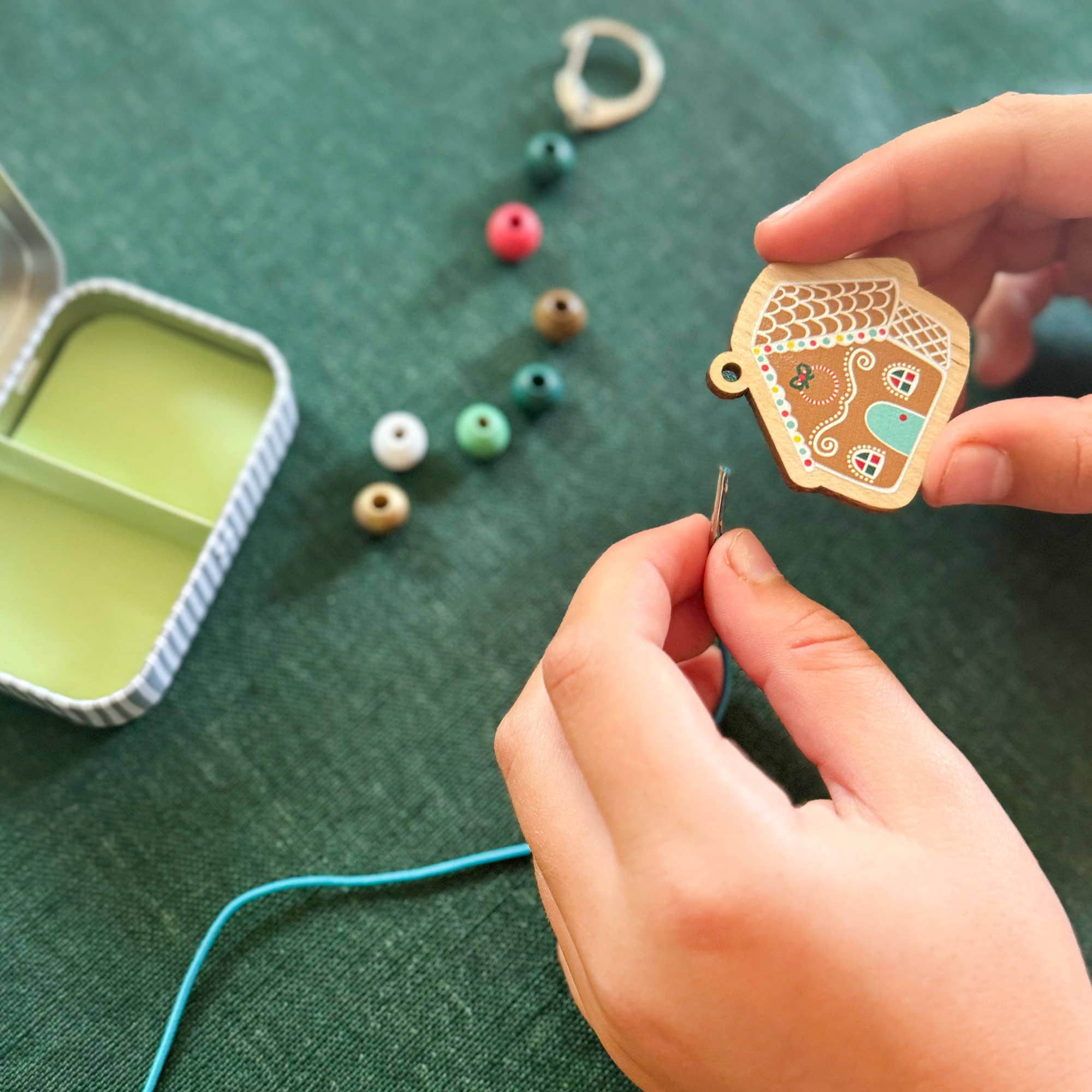 Gingerbread House Keyring Gift Kit - Image 2