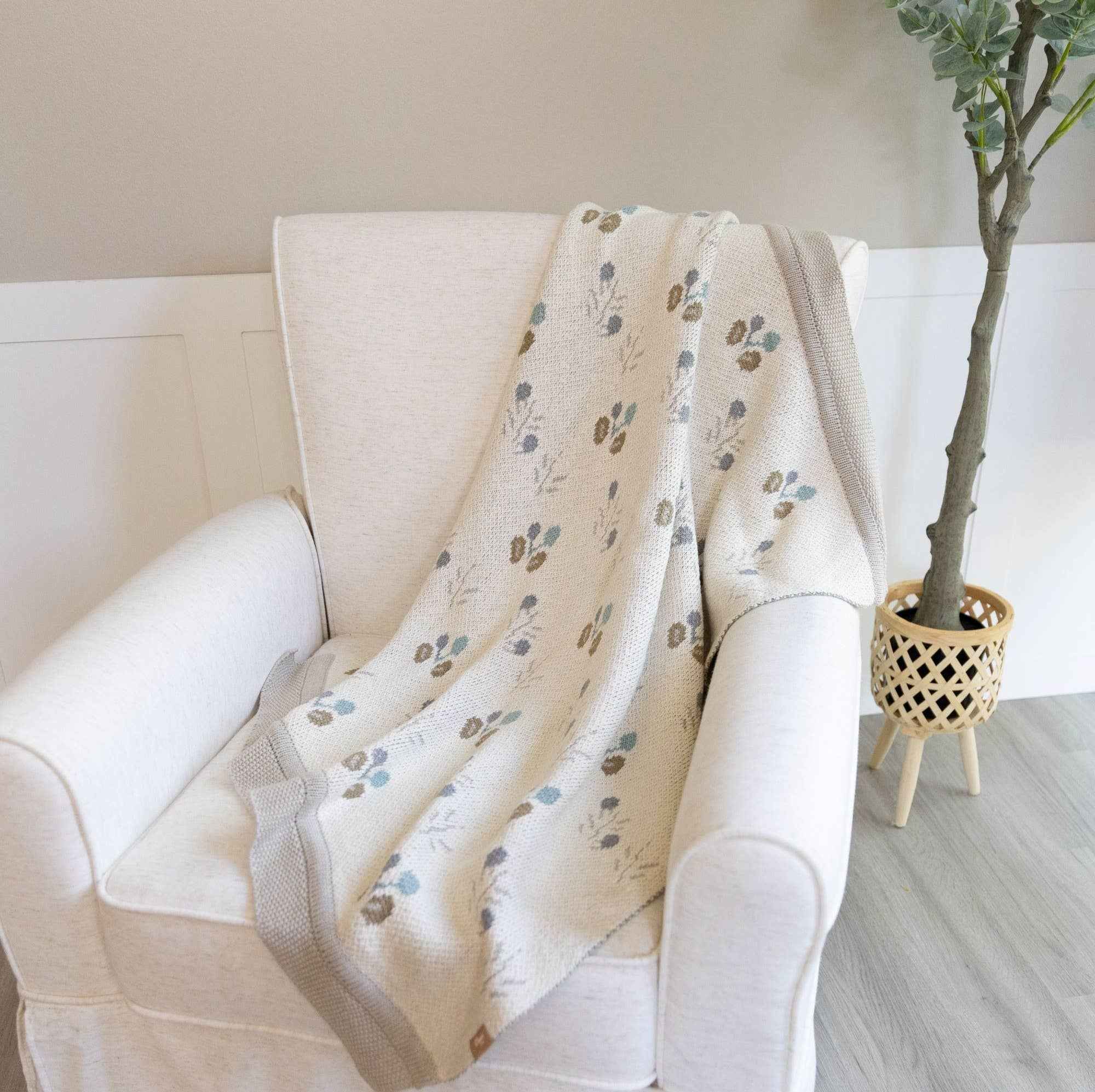 Avery Organic Cotton Knitted Baby Blanket (Poppy) - Image 4