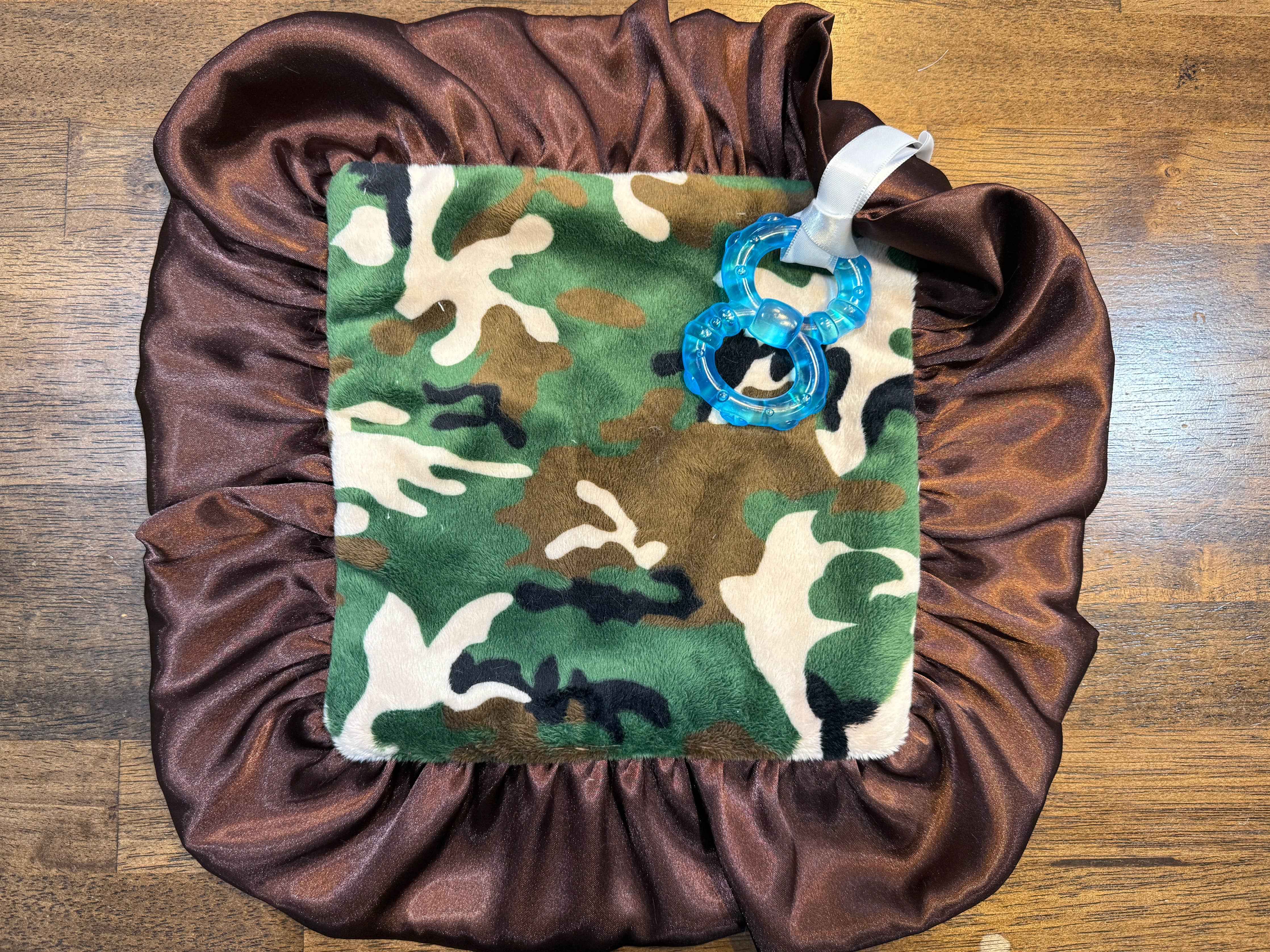 Hunting buddy teether 10x10