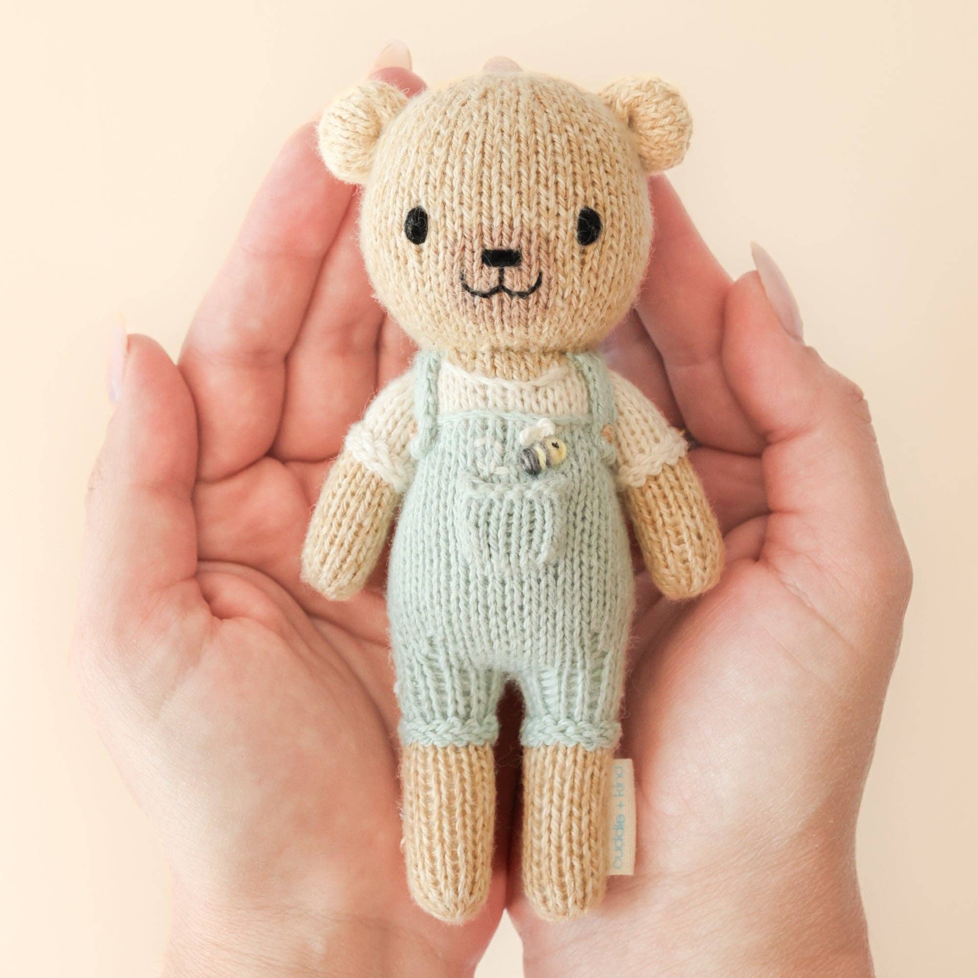 Tiny Charlie the honey bear, gives 10 meals - Image 3