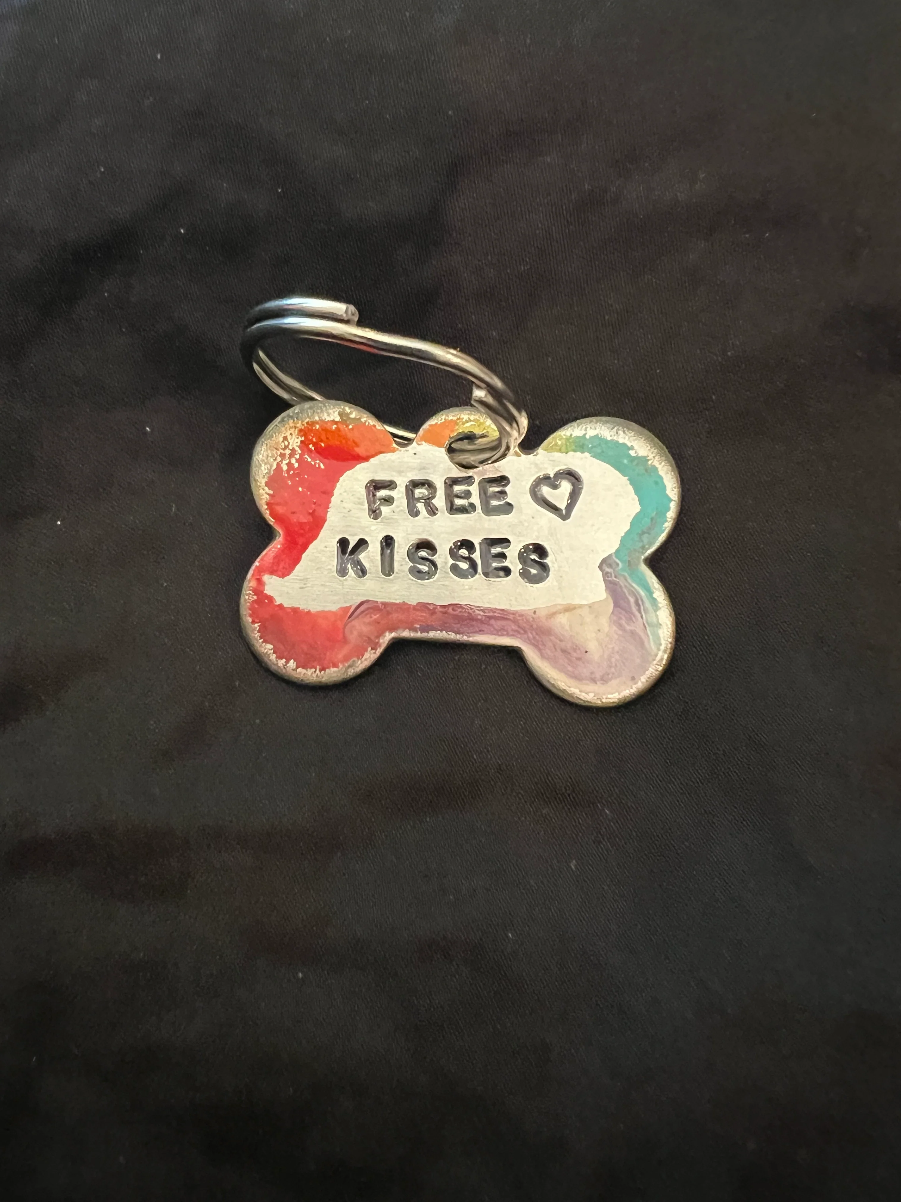 PetTag SD:  Free Kisses - red