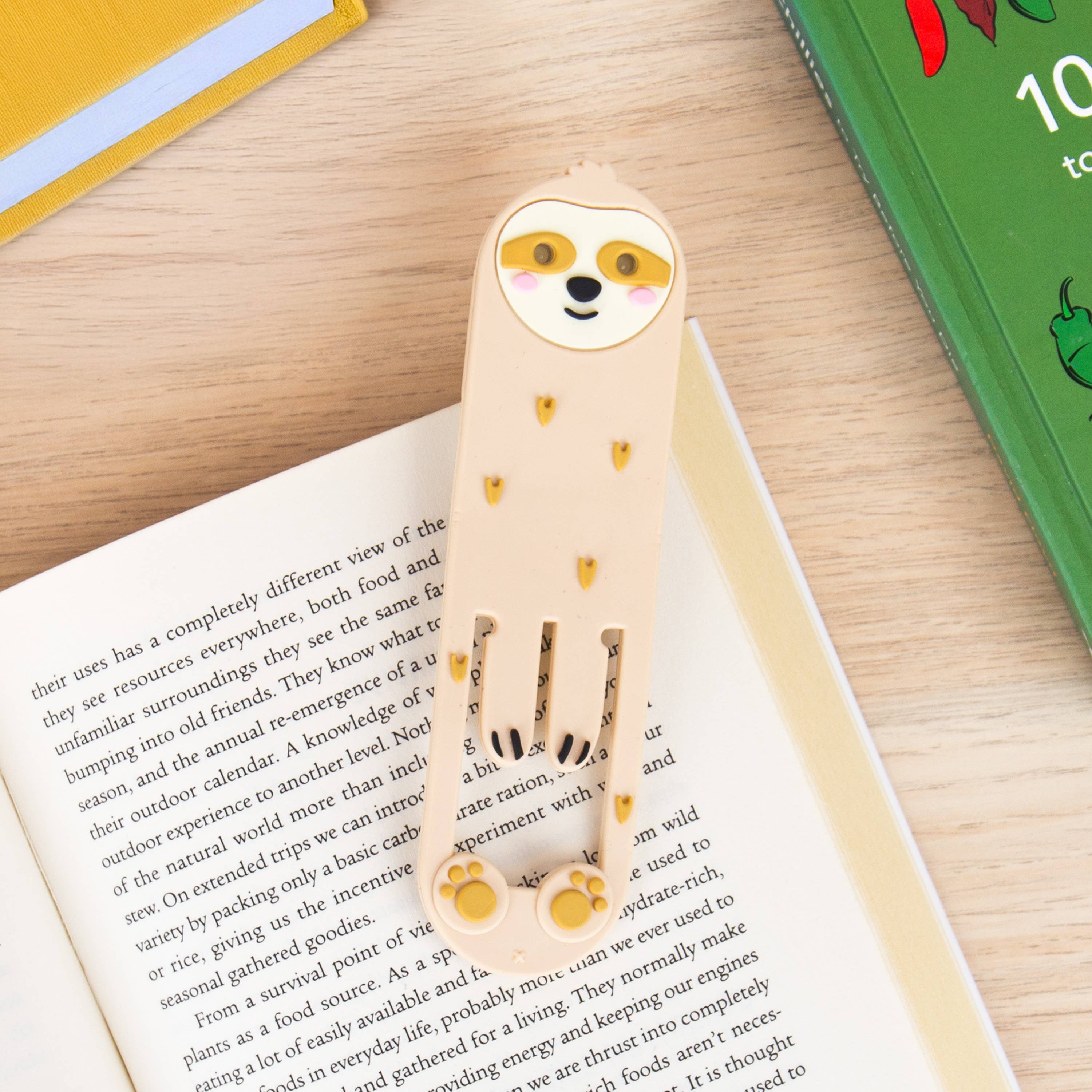 SLOTH READING LIGHT AND BOOKMARK - Image 2