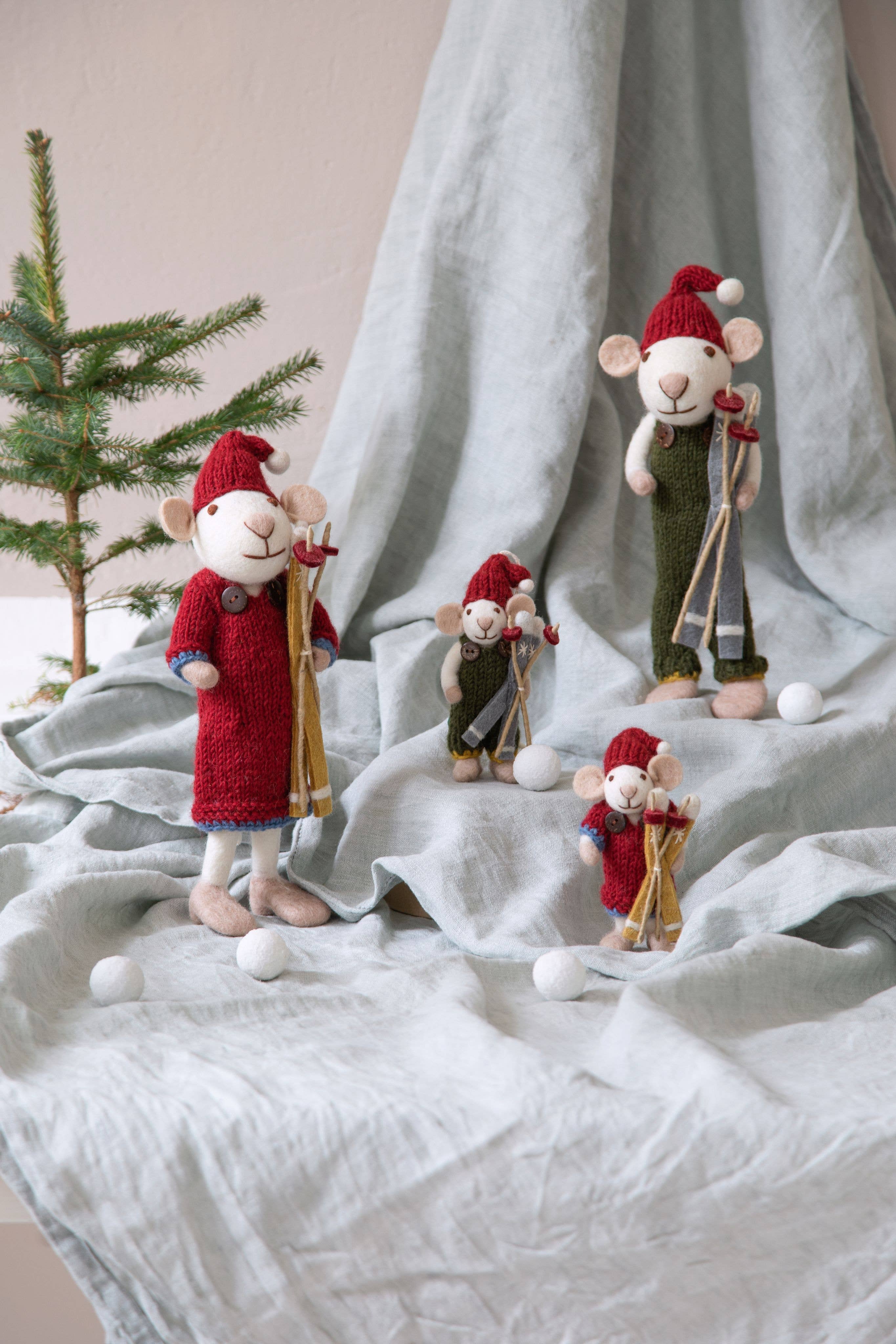 Gry and Sif - Small White Girly Mouse w/Red Dress & Ski - Image 2