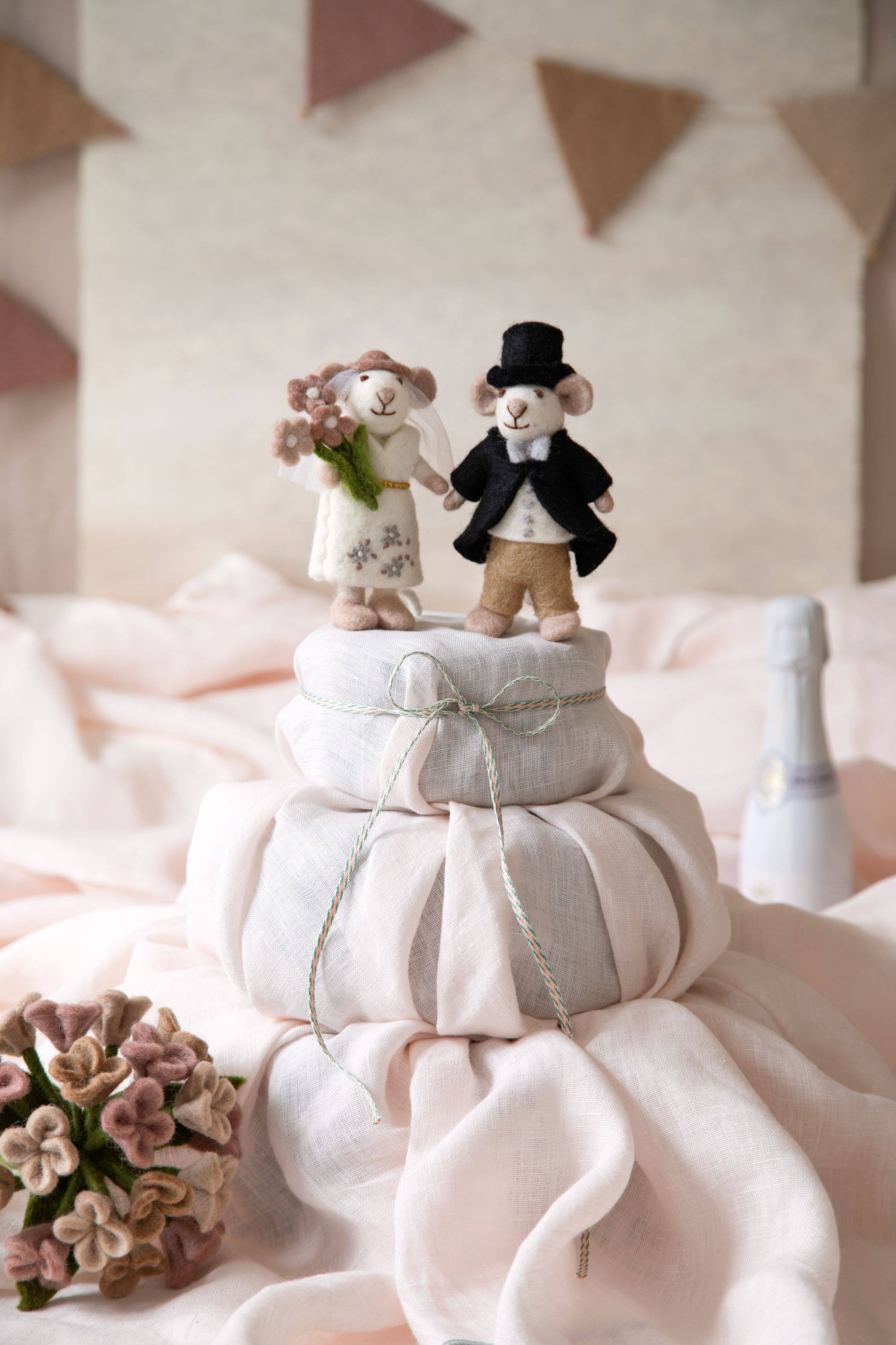 Gry and Sif - Small White Mouse - Bride - Image 2