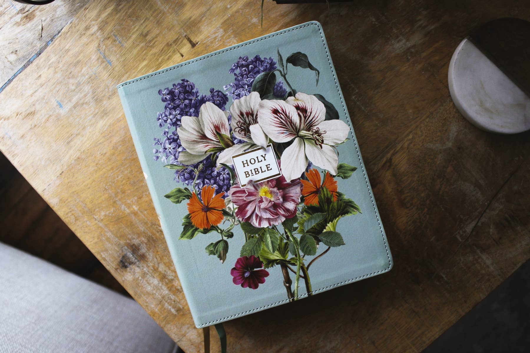 Bible LP Leathersoft Sage Floral - Image 3