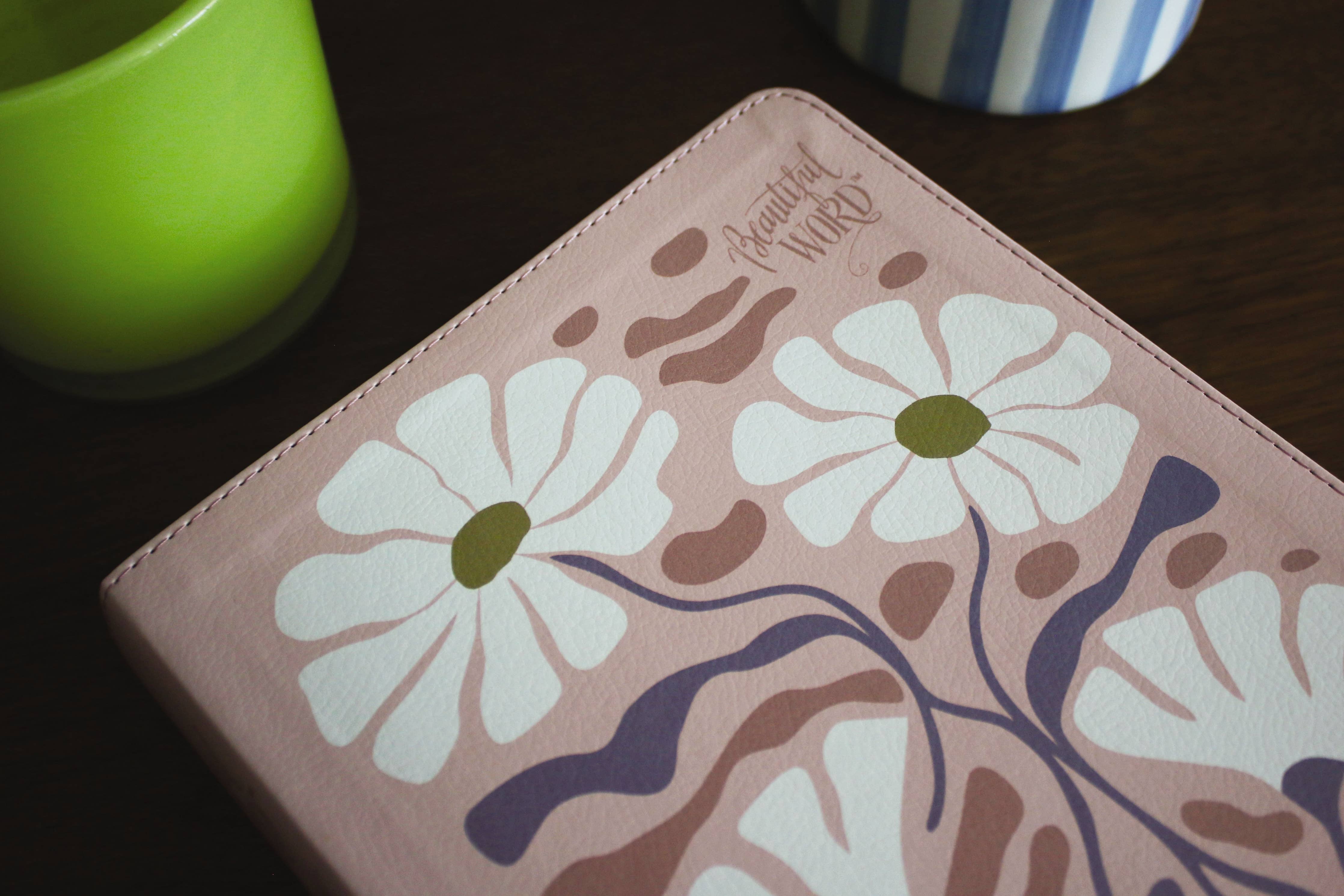 NIV Beautiful Word Coloring Bible, Leathersoft, Pink - Image 7