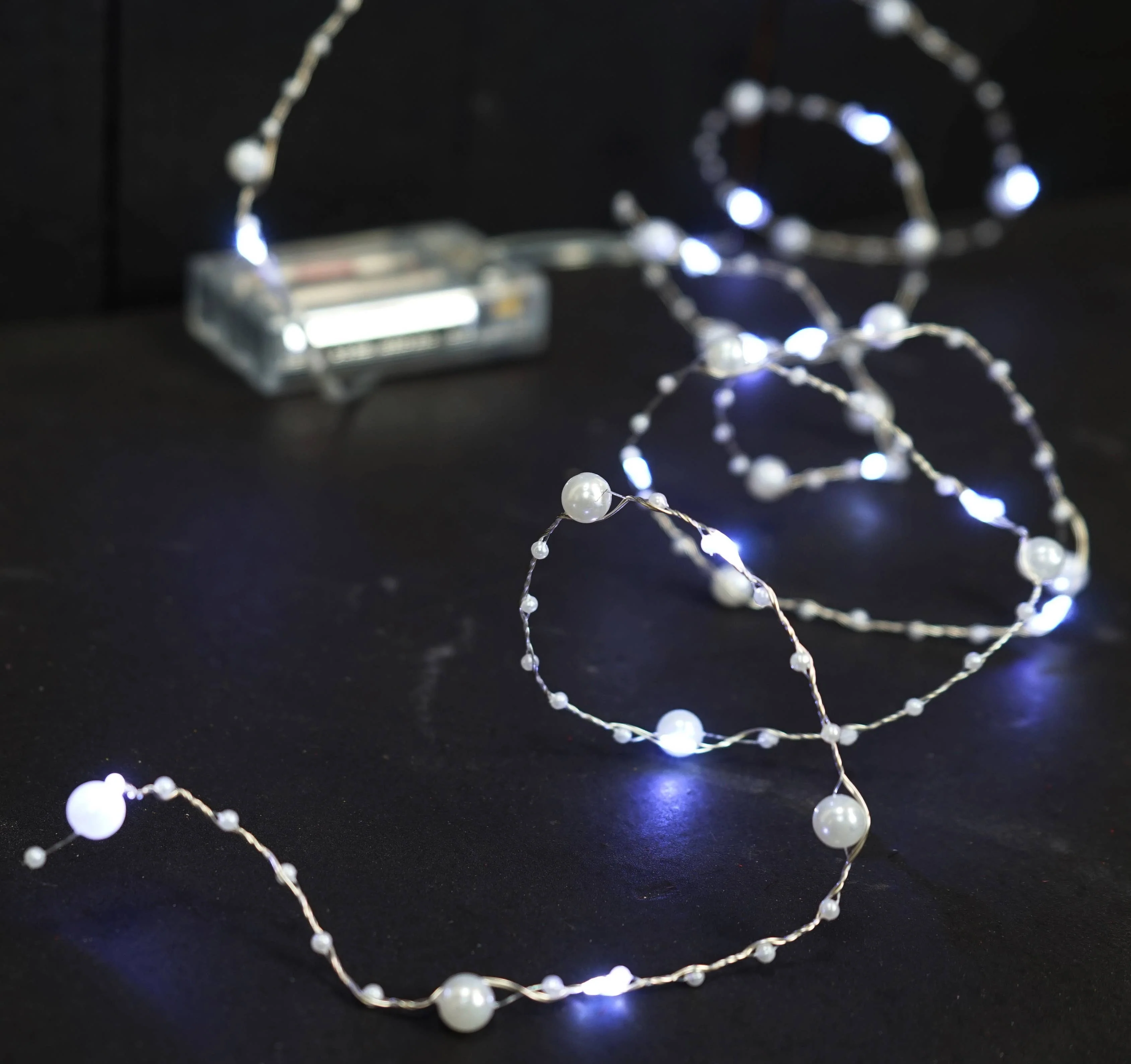 LED Pearl w. buds string light 50lts- Cool White