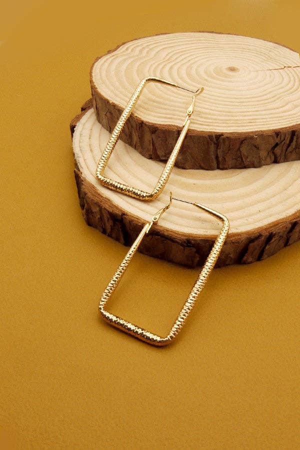 ETCHED RECTANGLE HOOP EARRINGS - Image 3