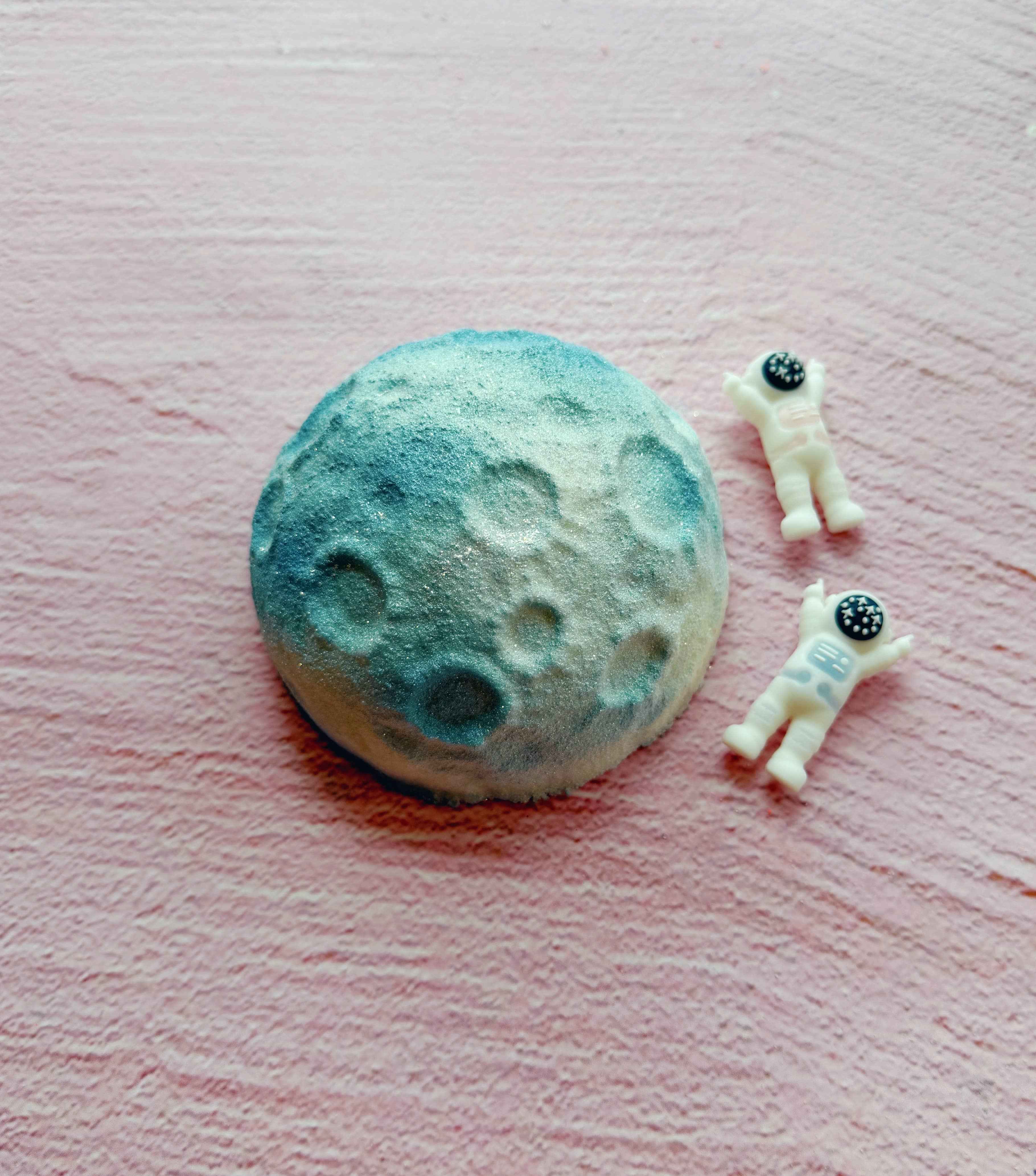 Moon Bath Bomb - with astronaut inside! - Image 2