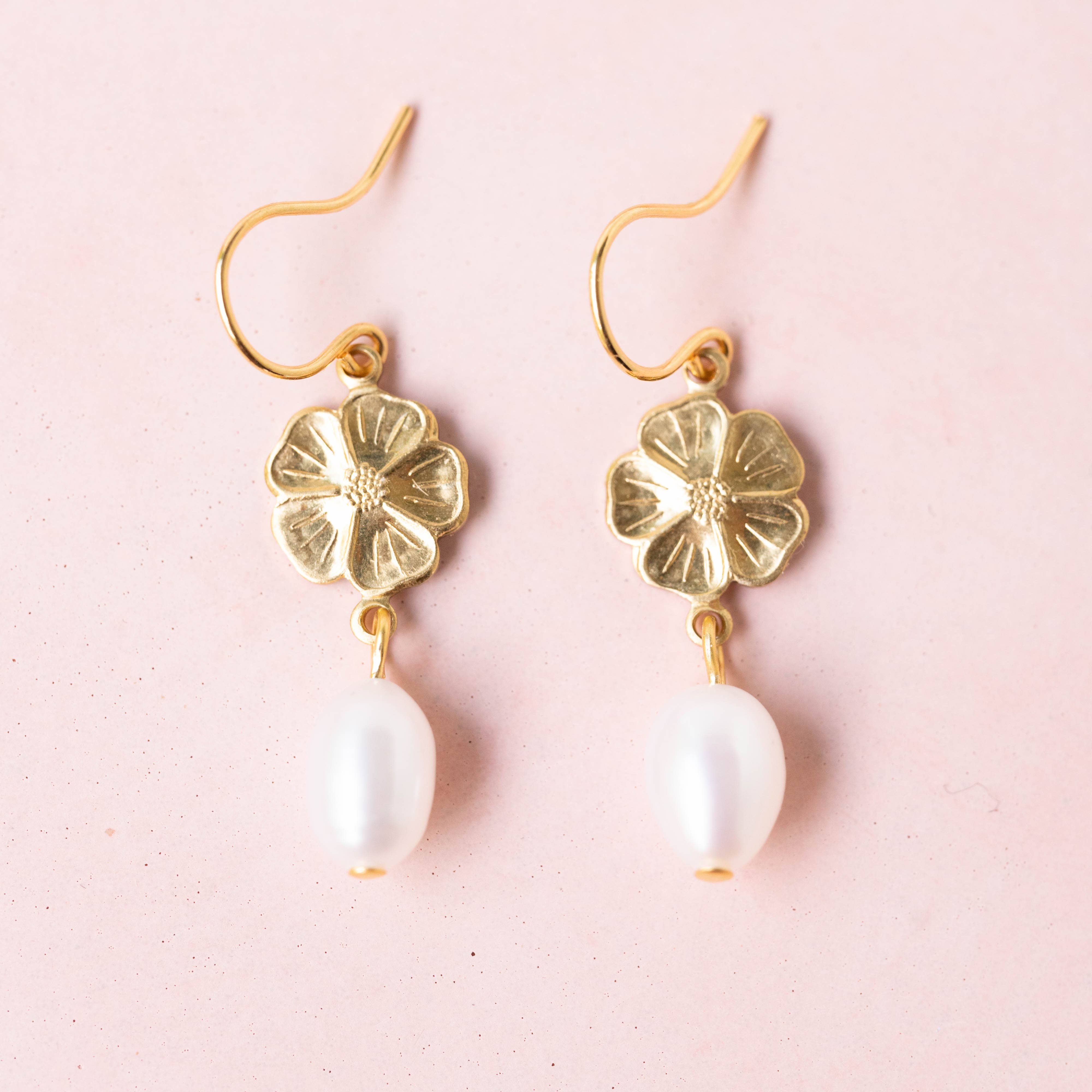 Flower and pearl dangle earrings - Image 4
