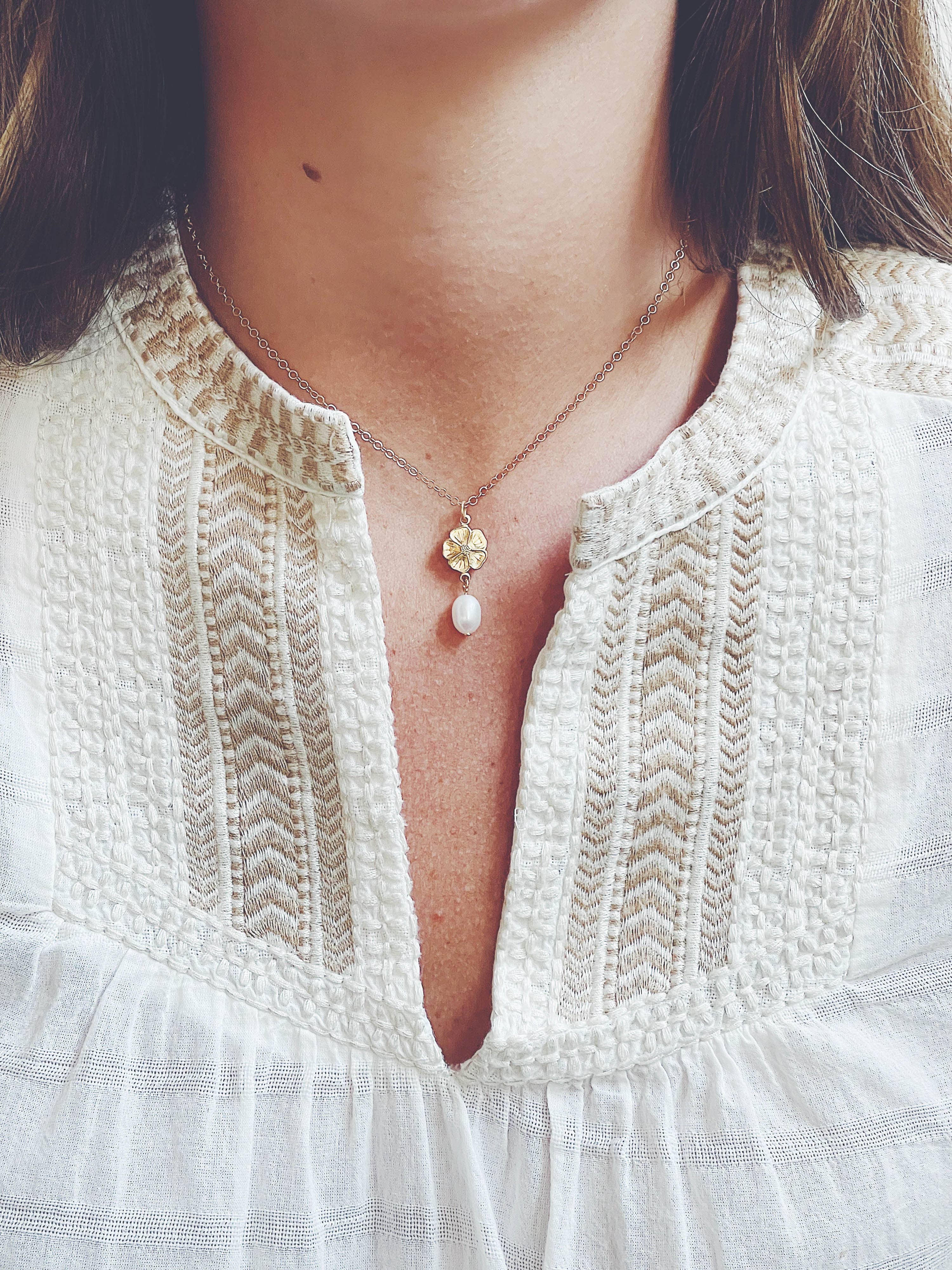 Gold Flower and Pearl necklace - Image 2
