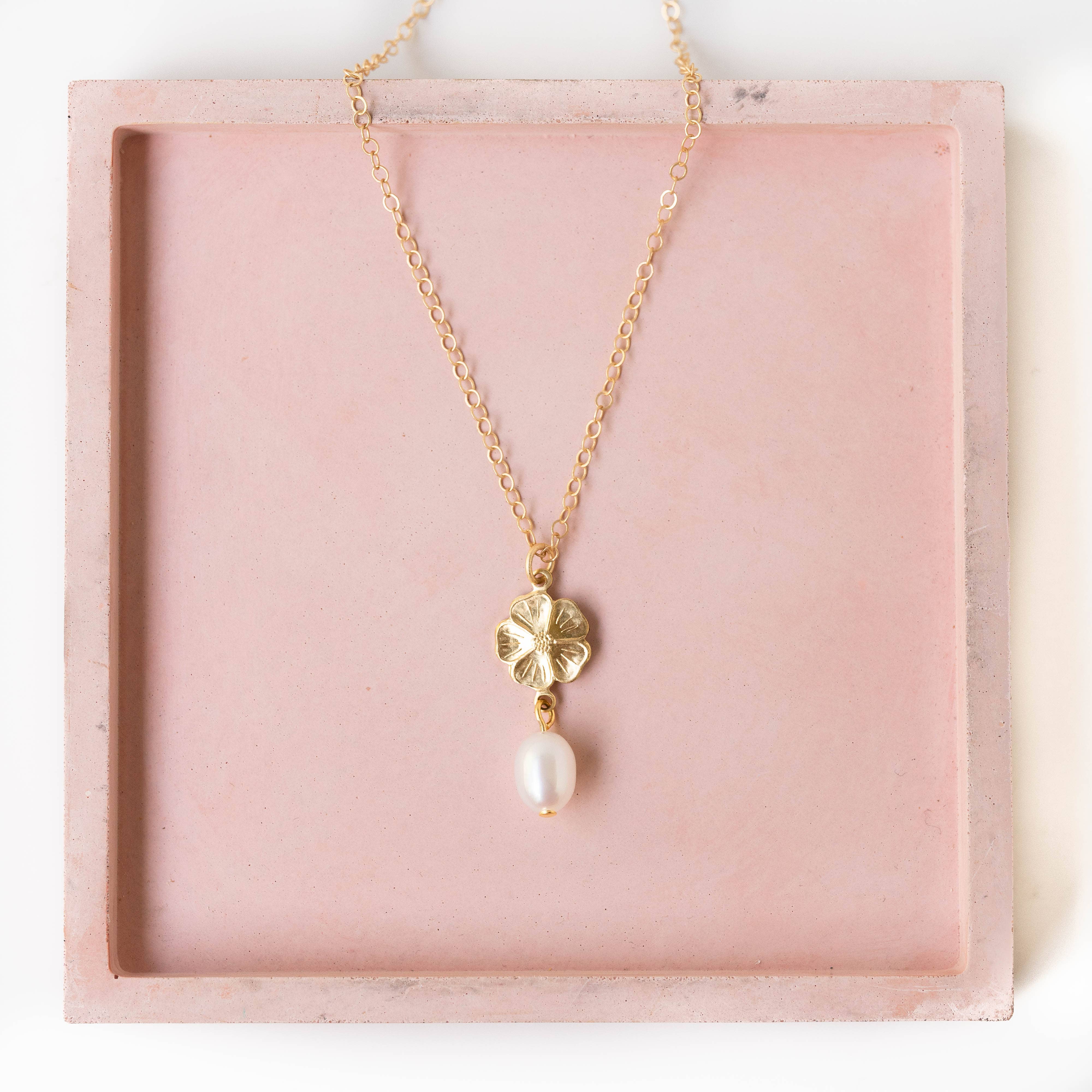 Gold Flower and Pearl necklace - Image 4