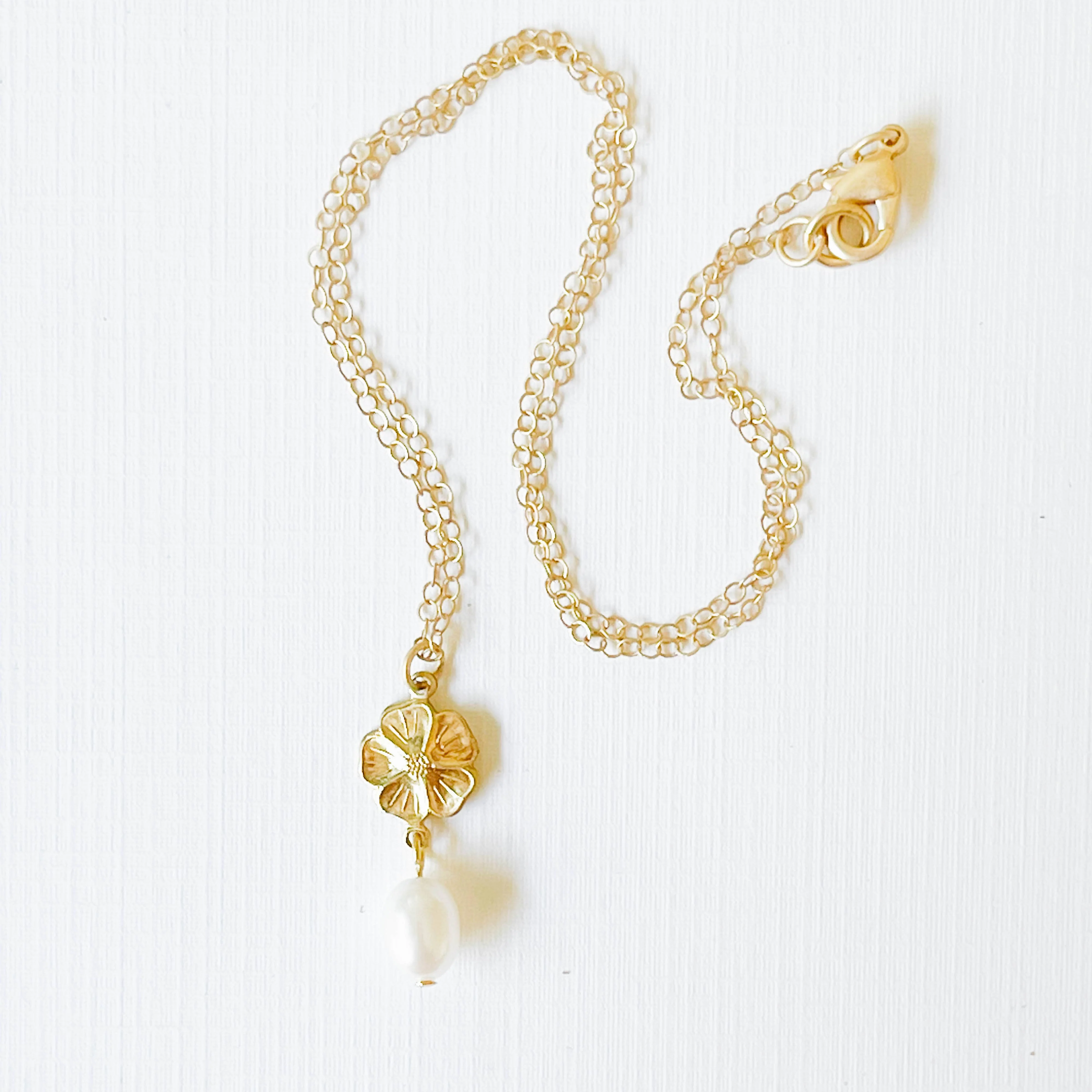 Gold Flower and Pearl necklace - Image 5