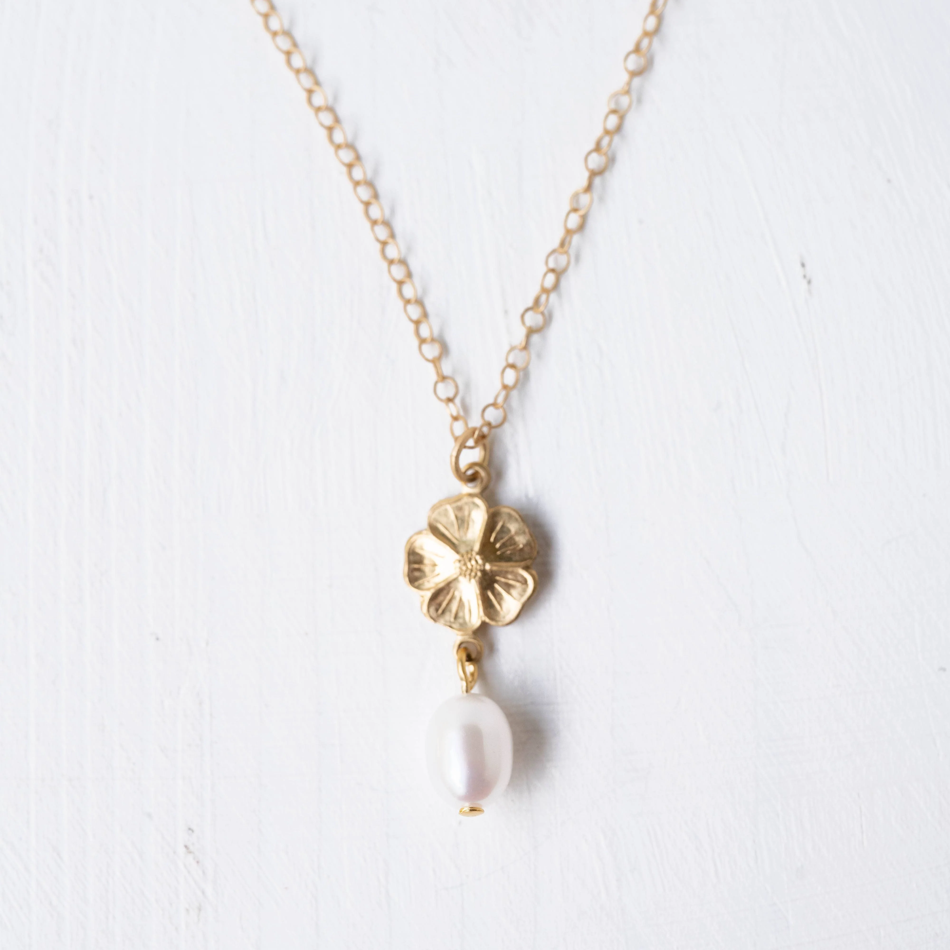 Gold Flower and Pearl necklace - Image 6