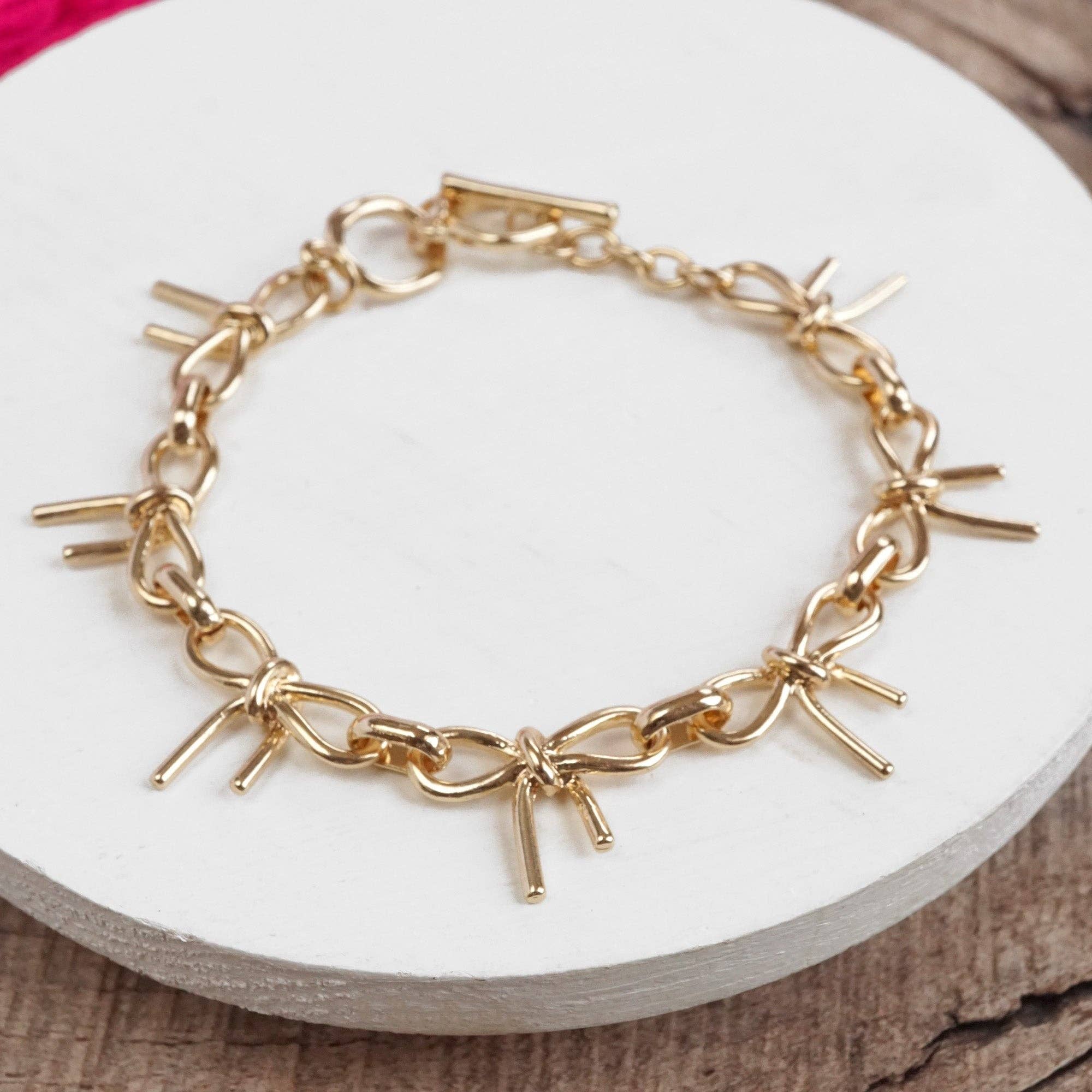 PennyLine inc - Bow Link Bracelet Gold Tone - Image 2