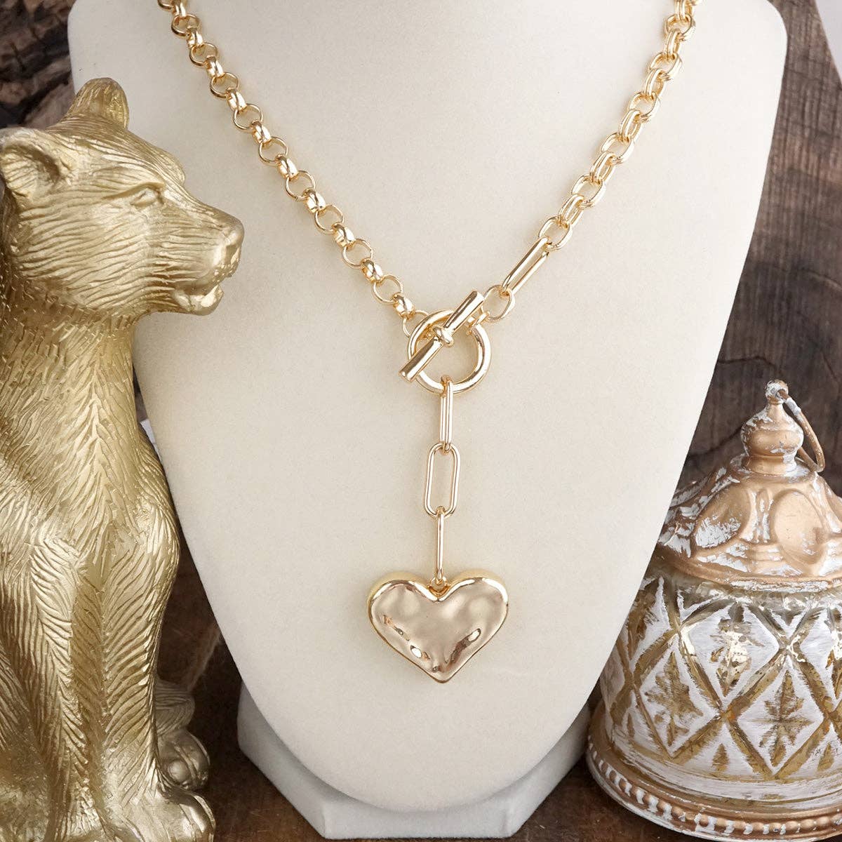 Hammered Heart Lariat Necklace in Gold - Image 2