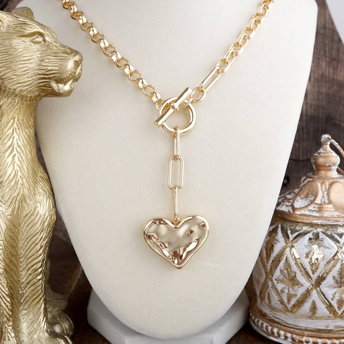 Hammered Heart Lariat Necklace in Gold - Image 3