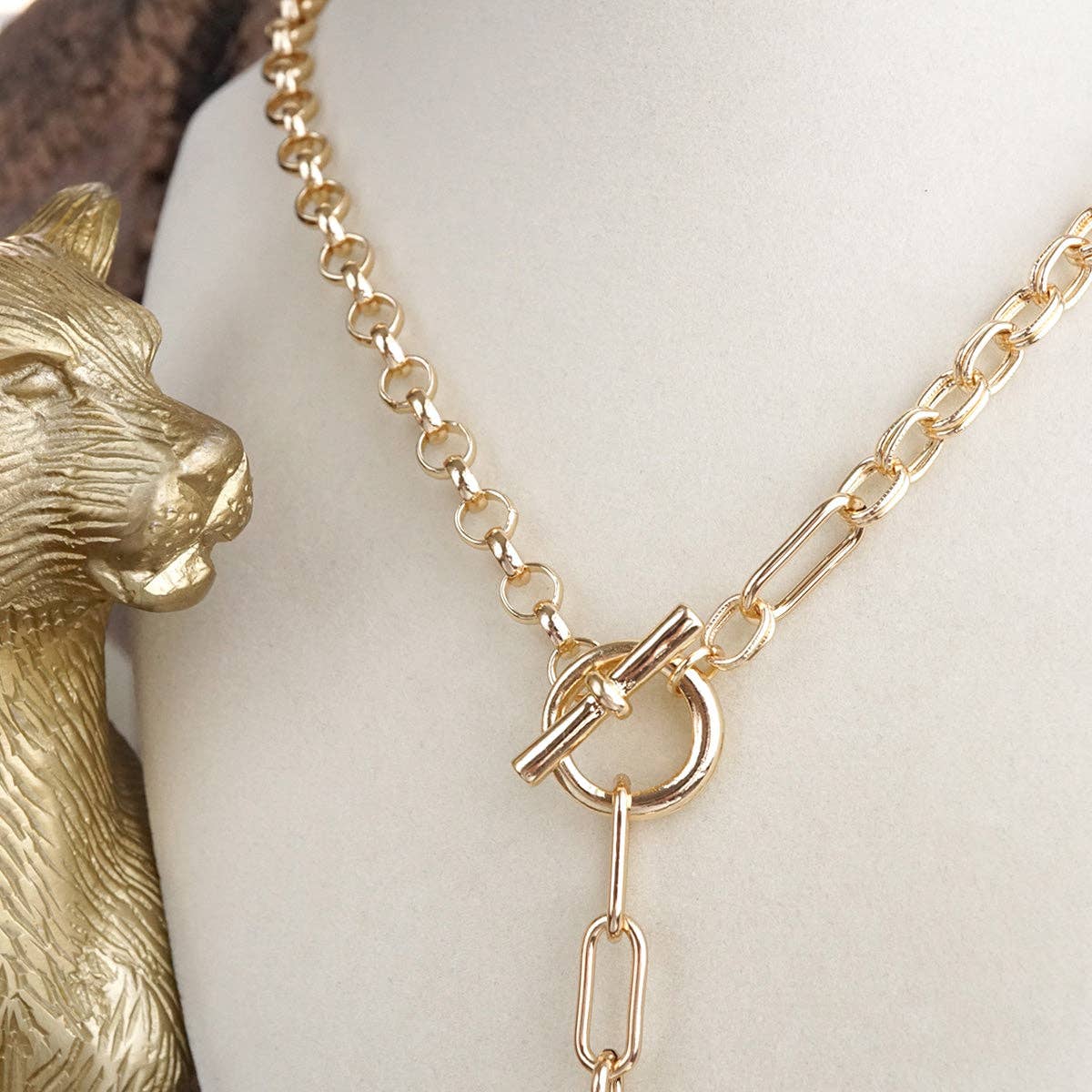 Hammered Heart Lariat Necklace in Gold - Image 4
