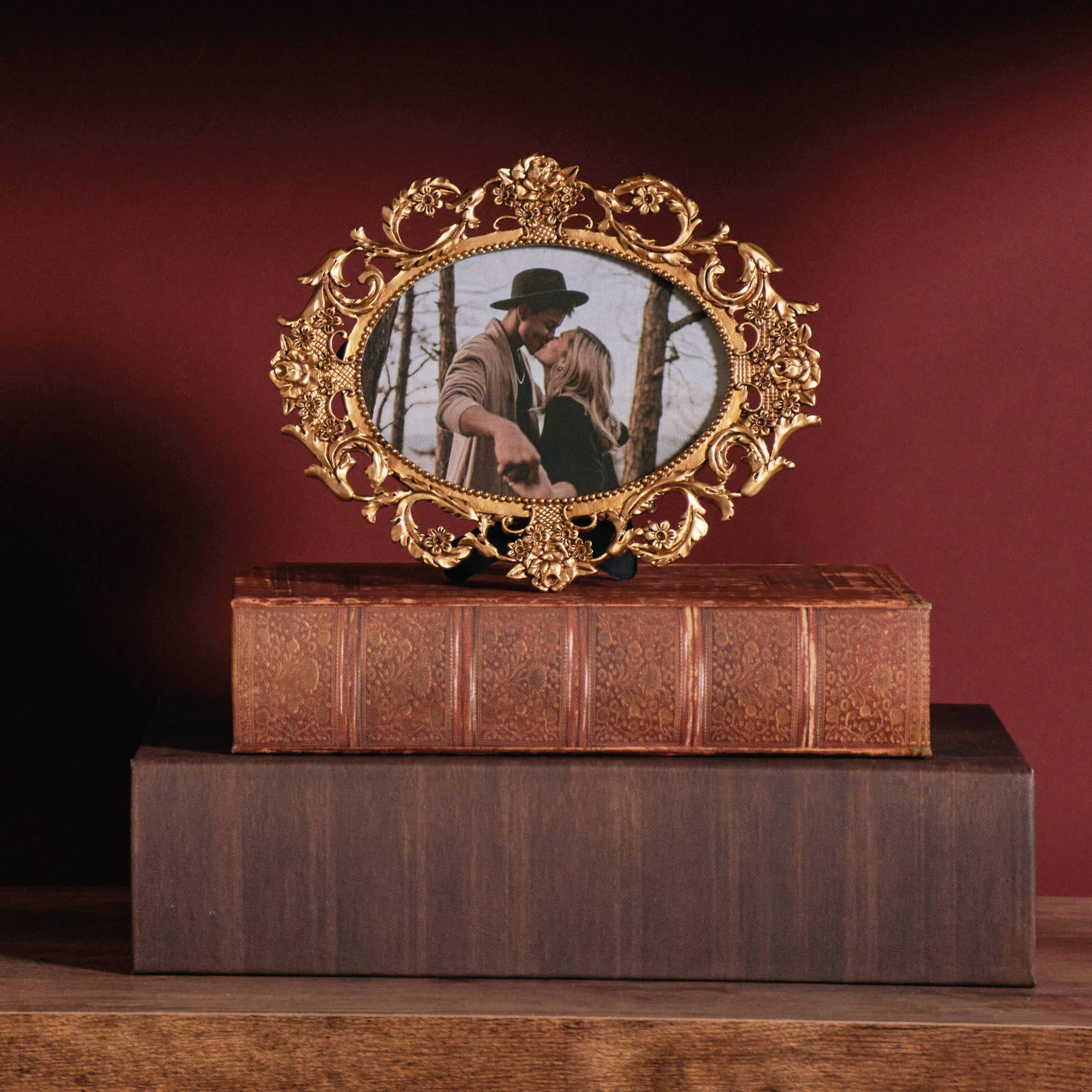 Oval Vintage Photo Frame - Image 4