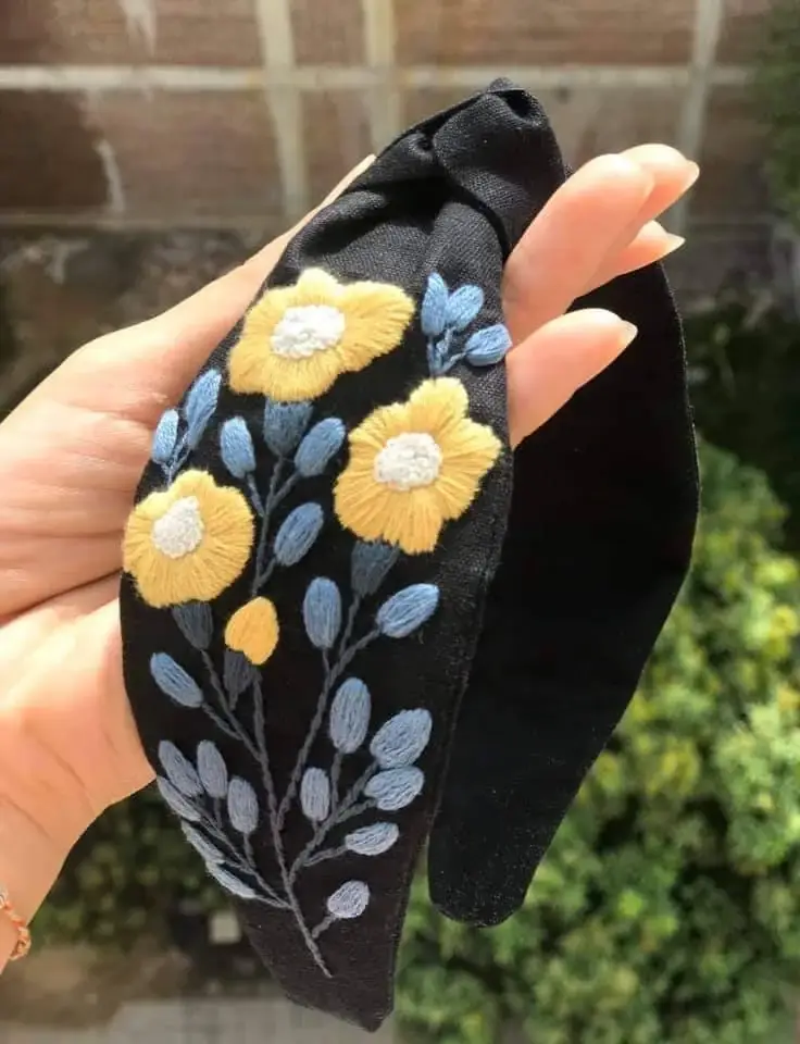 Floral Embroidered Linen Knot Turban, Collection Sofia - Image 10