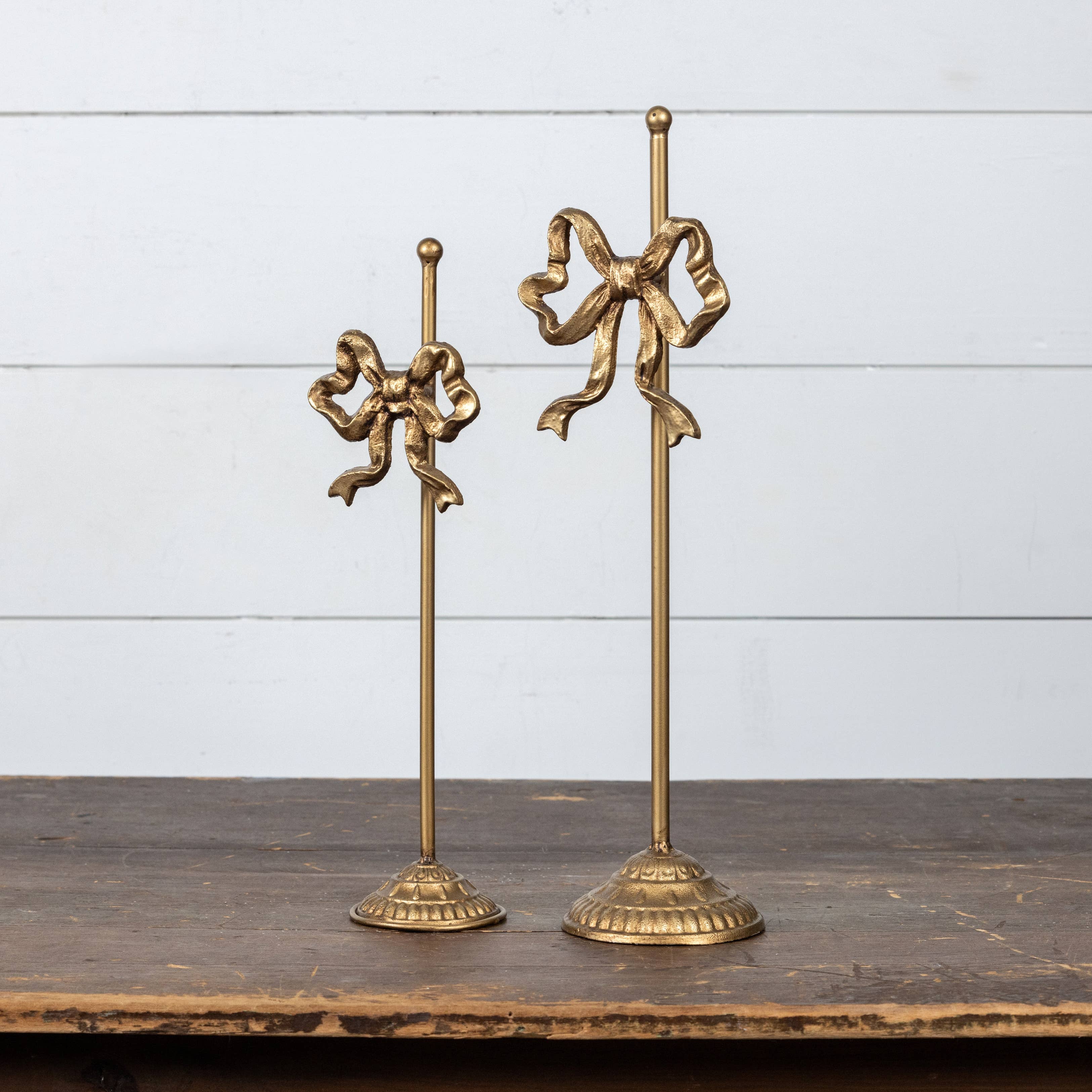 Ragon House - 15.25" GOLD WREATH STAND W/ BOW - Image 2