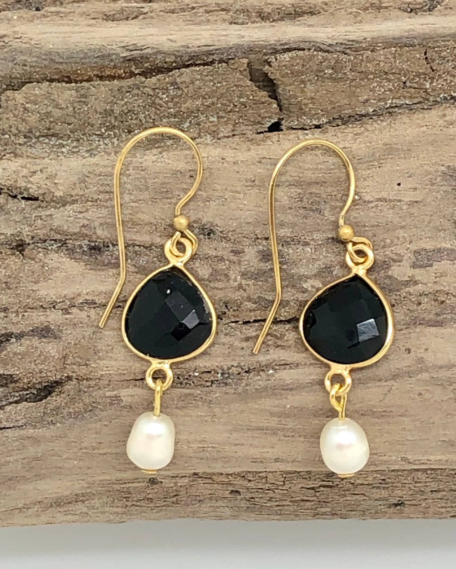 Earring Black Bezel Glass w/Freshwater Pearl Drop Gold - Image 2