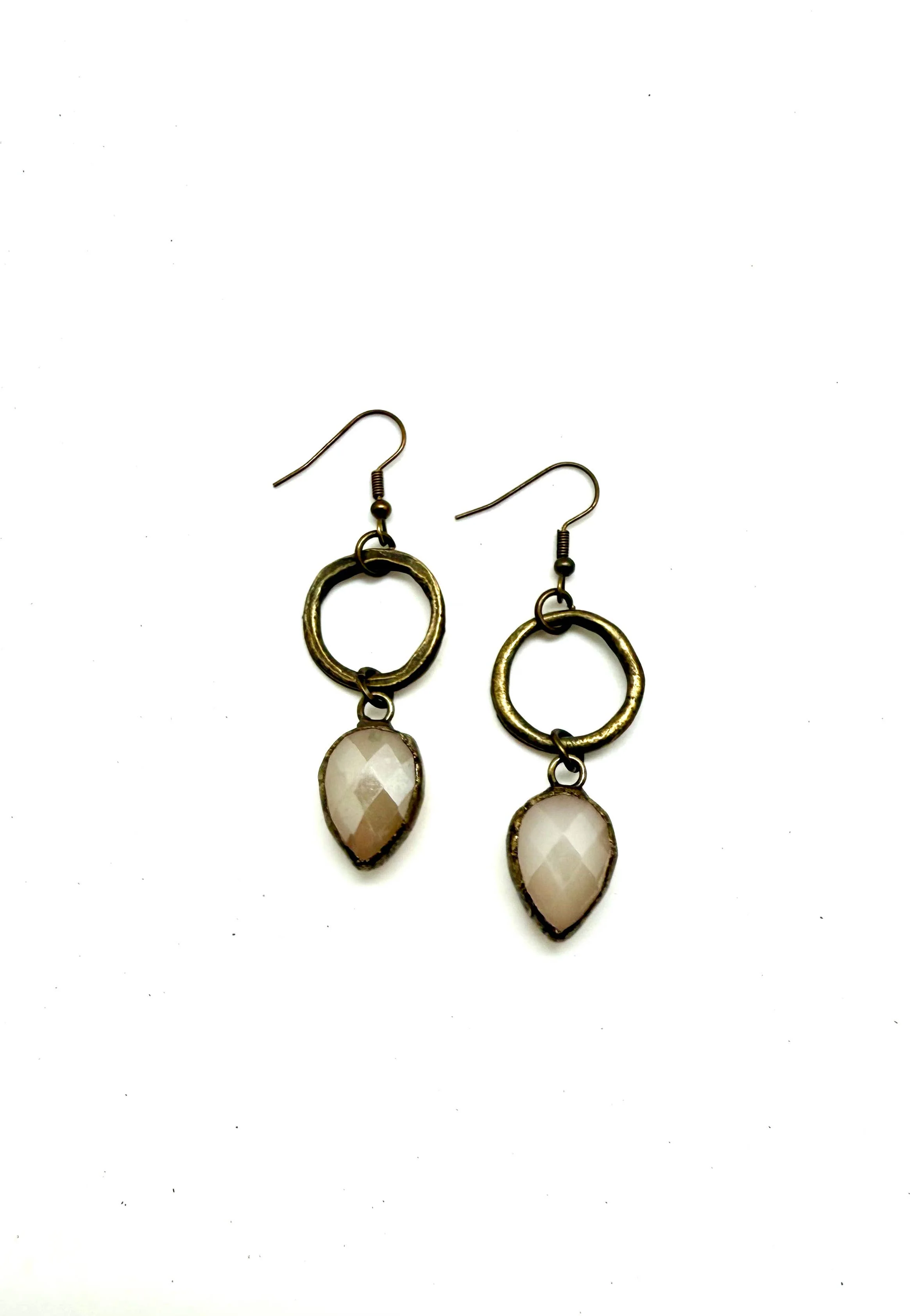 Earring Vintage Style Circle w/Cream Glass Teardrop Drop - Image 2