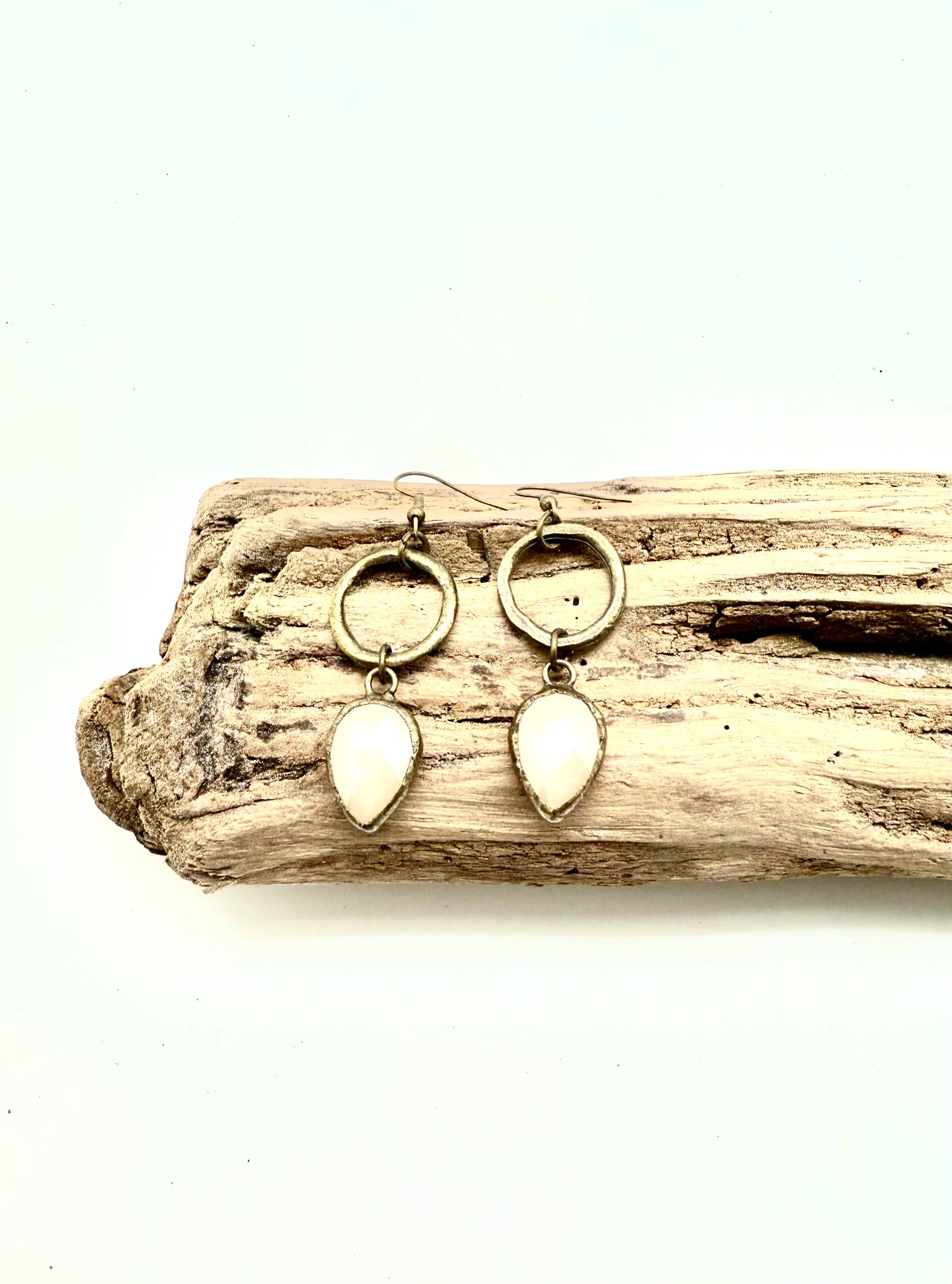 Earring Vintage Style Circle w/Cream Glass Teardrop Drop - Image 3