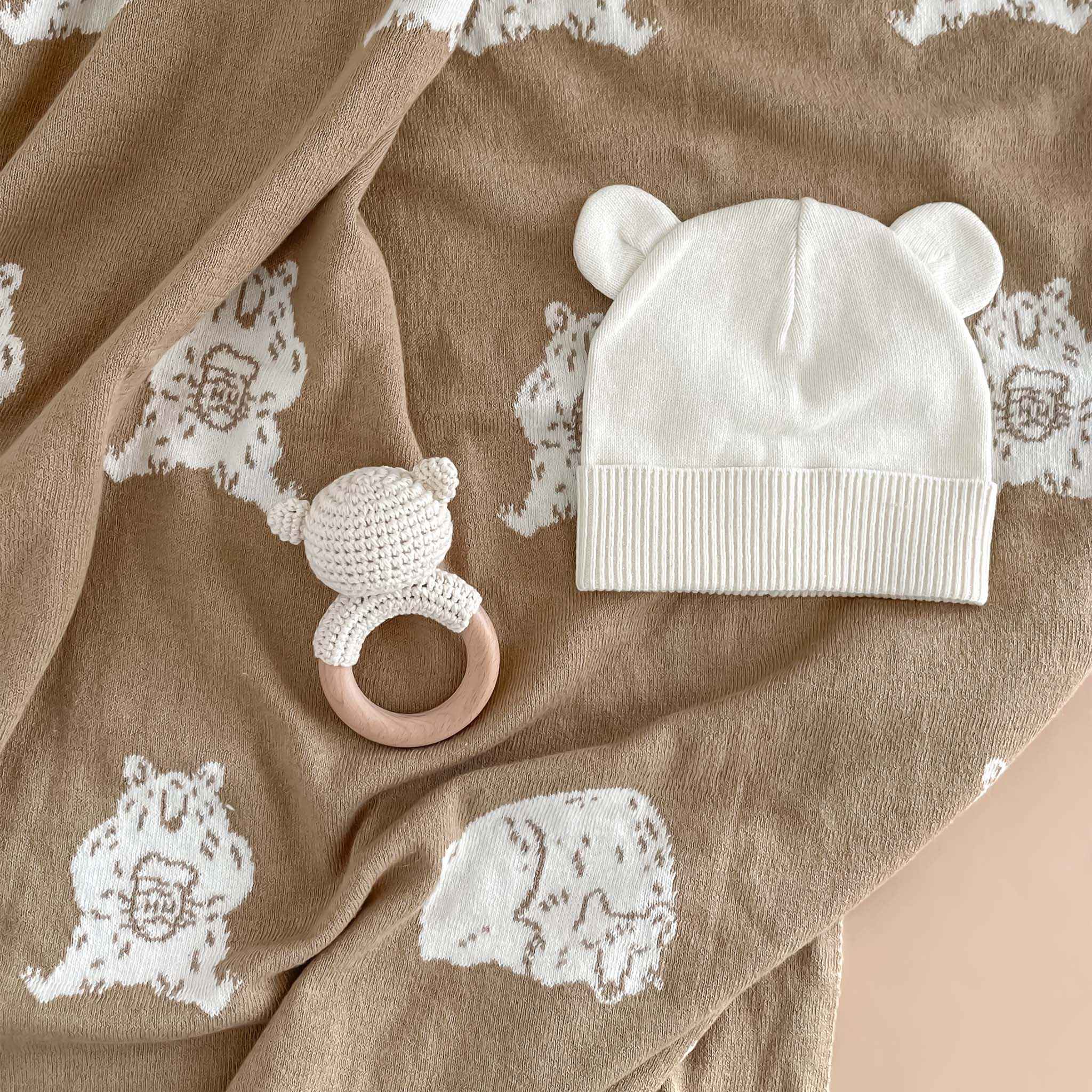 Set Honey Bear Blanket Hat and Teether Baby Gift Summer: Brown Bear - Image 2