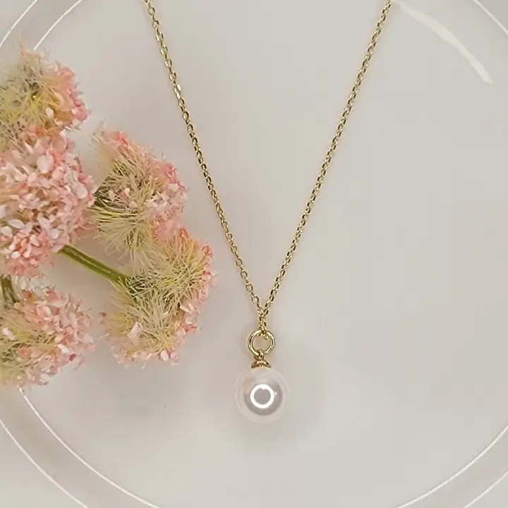 Single freshwater pearl necklace