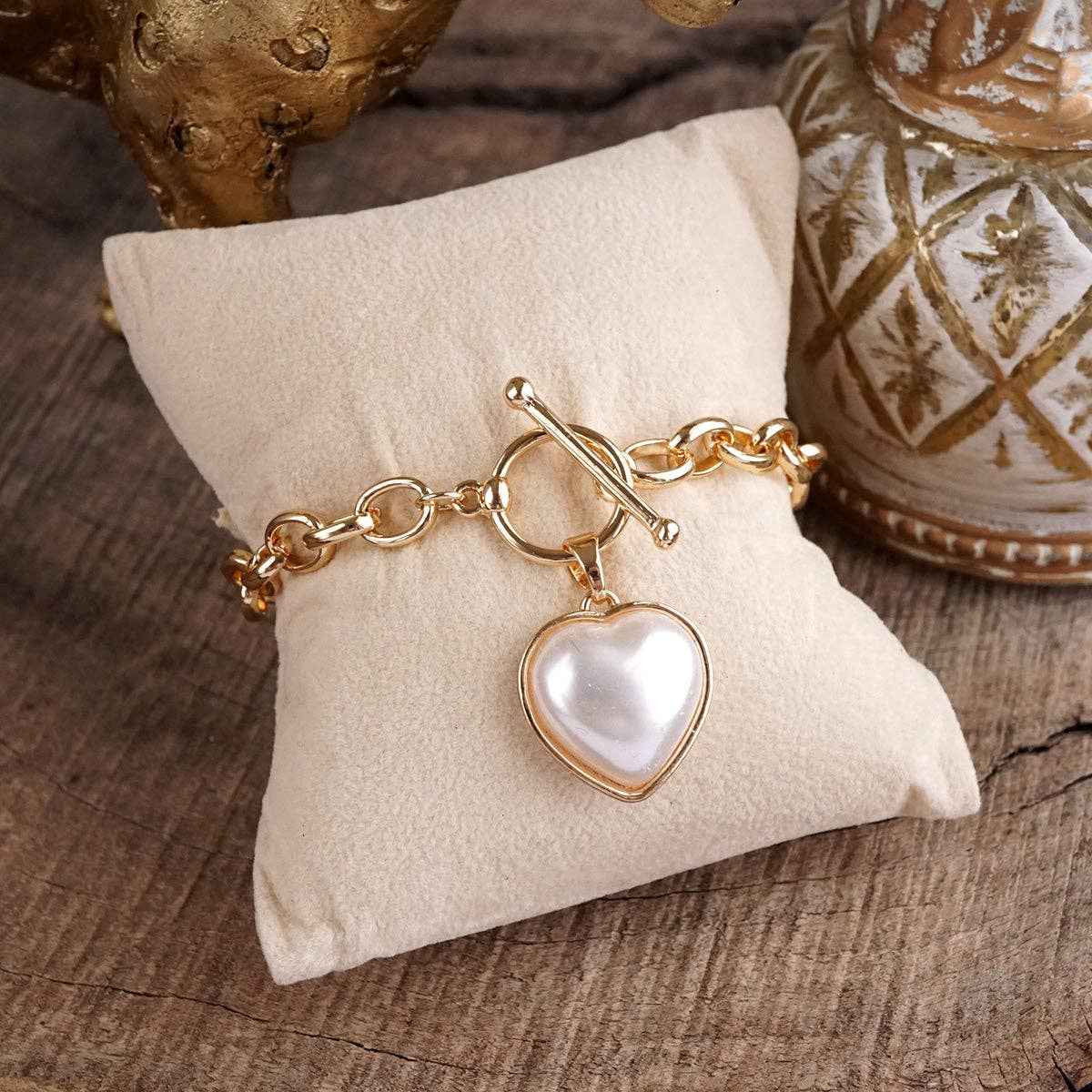 Pearlized Puffy Heart Toggle Chain Bracelet in Gold