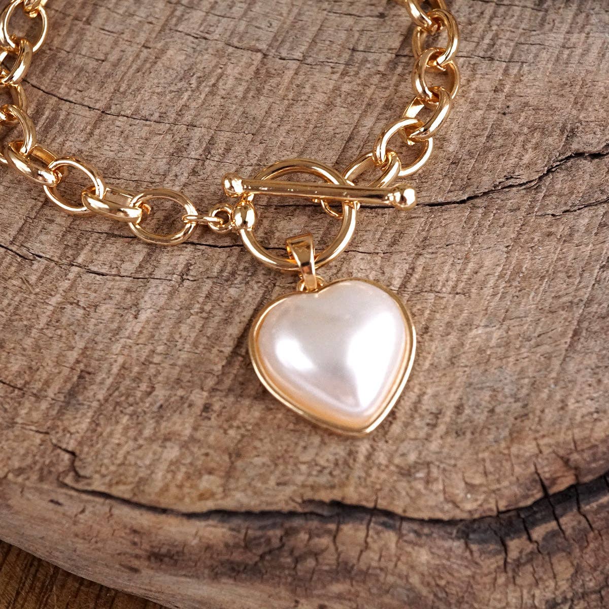 Pearlized Puffy Heart Toggle Chain Bracelet in Gold - Image 6