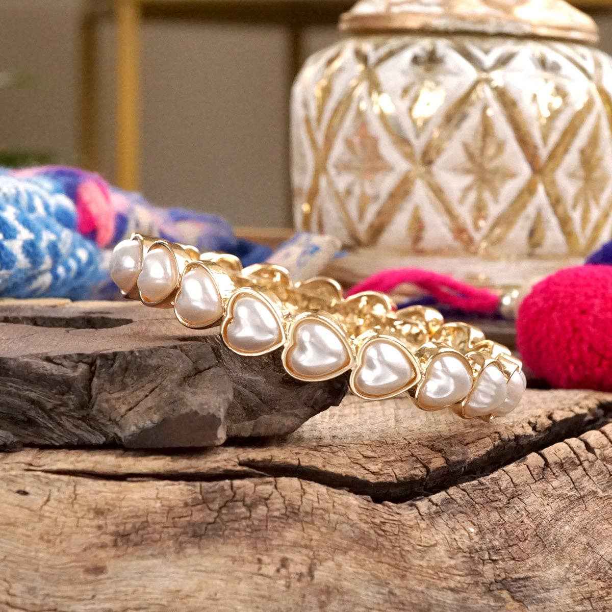 Pearlized Puffy Heart Toggle Chain Bracelet in Gold - Image 8