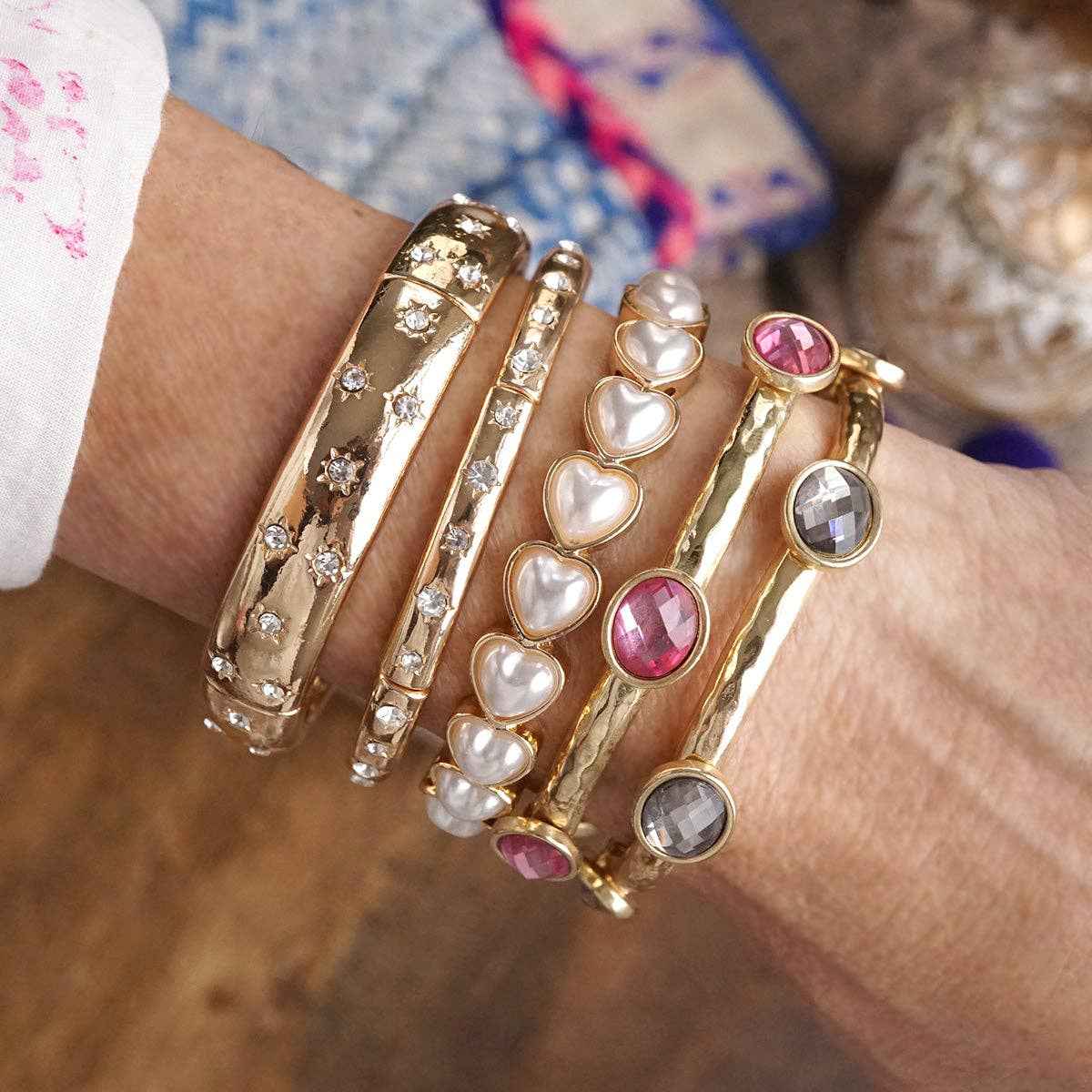 Pearlized Puffy Heart Toggle Chain Bracelet in Gold - Image 9