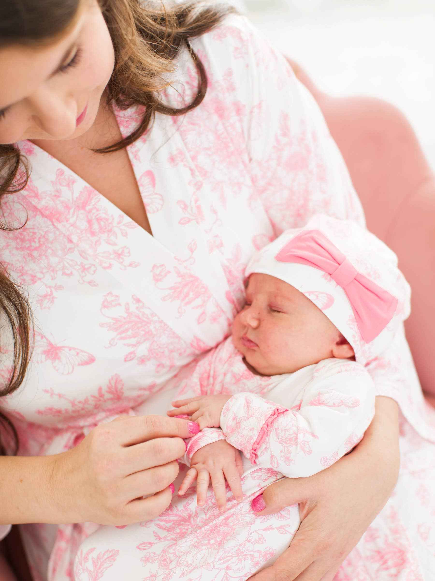 Baby Girls Bamboo Pink Butterfly Knotted Sleep Gown & Bow Hat Set: Newborn-3m - Image 5