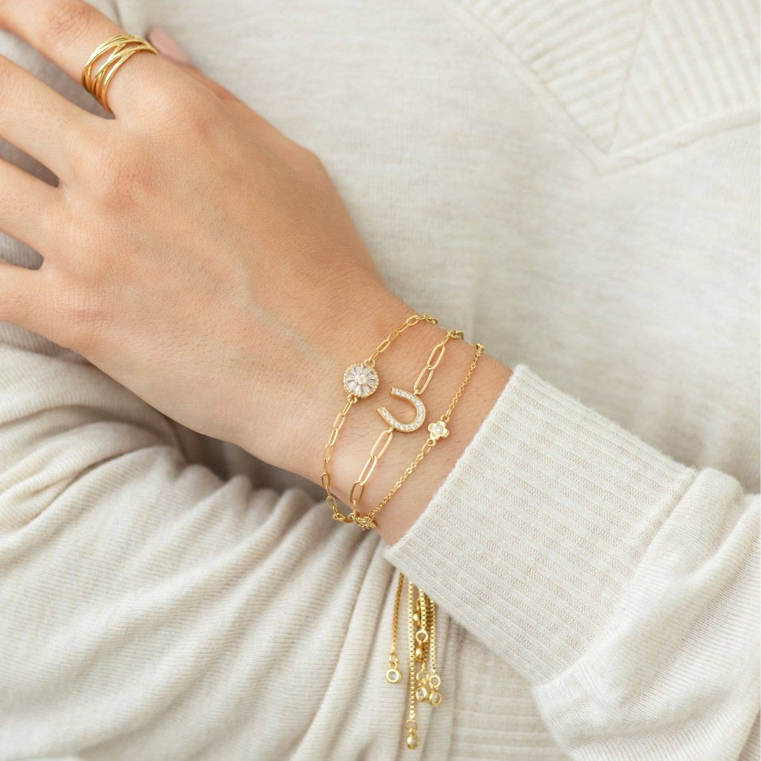 Horseshoe Pulley Bracelet - Image 2